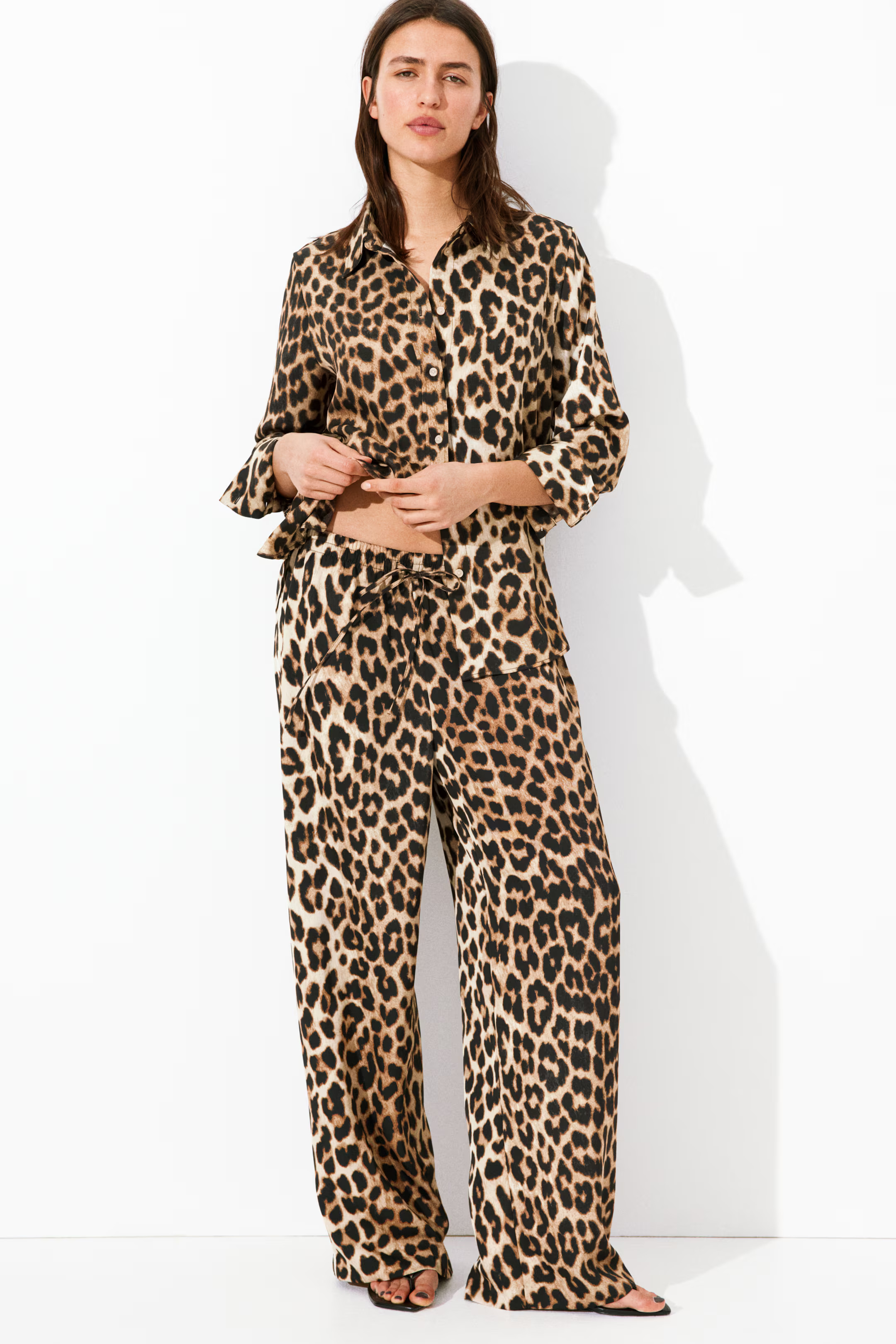 Drawstring twill trousers - Beige/Leopard print - Ladies | H&M GB | H&M (UK, MY, IN, SG, PH, TW, HK)