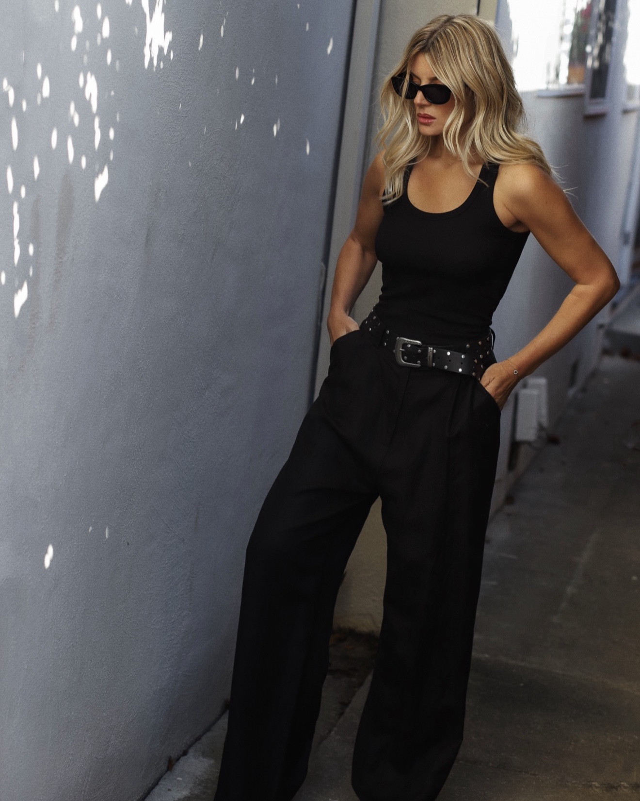 simplicity 

#minimalstyle #minimalchic  #90s #90sstyle 

Note: my belt is a vintage find 

#LTKootd