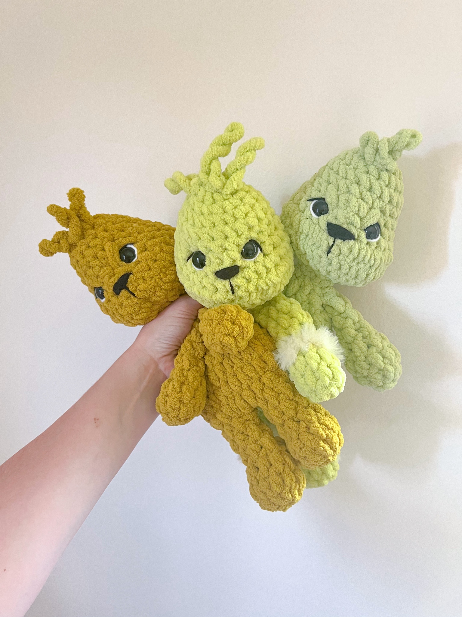 Green Bernat yarns
Moss, lemon lime, and little leaf 