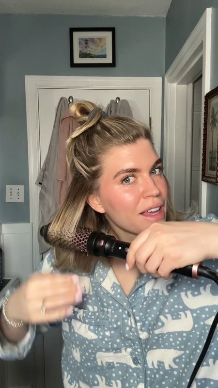 I tried the viral Amazon curling brush today and I’m OBSESSED 

Hair tutorial 
Hair tools 
Blowout hairstyle 

#LTKbeauty