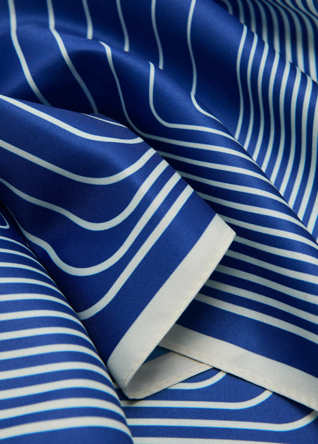 Satin check-print scarf | MANGO (UK)