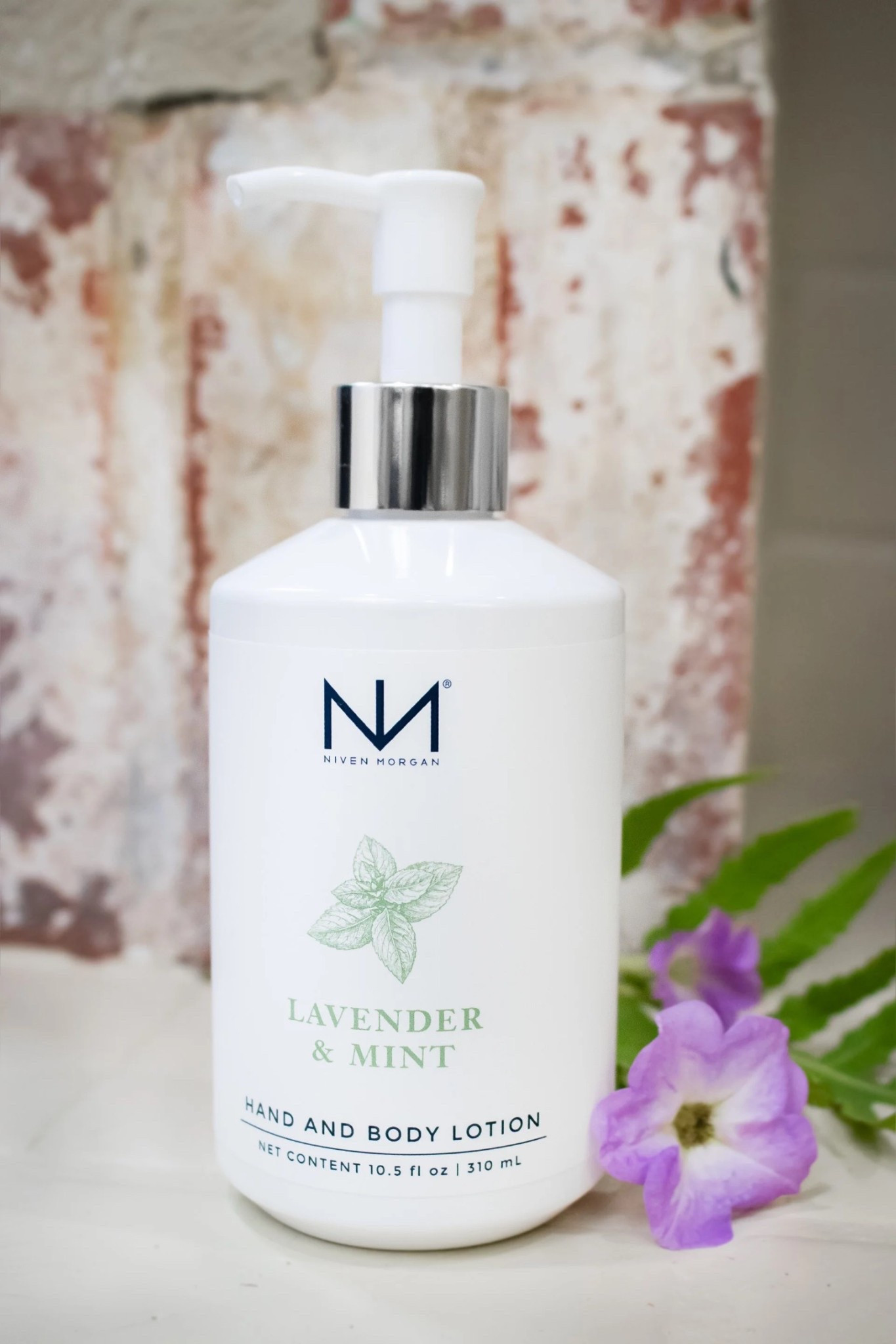 My favorite body lotion!! Smells soooo good! 

Beauty, body wash, Amazon, Amazon home, home finds, home essentials


#LTKHome #LTKBeauty #LTKItBag