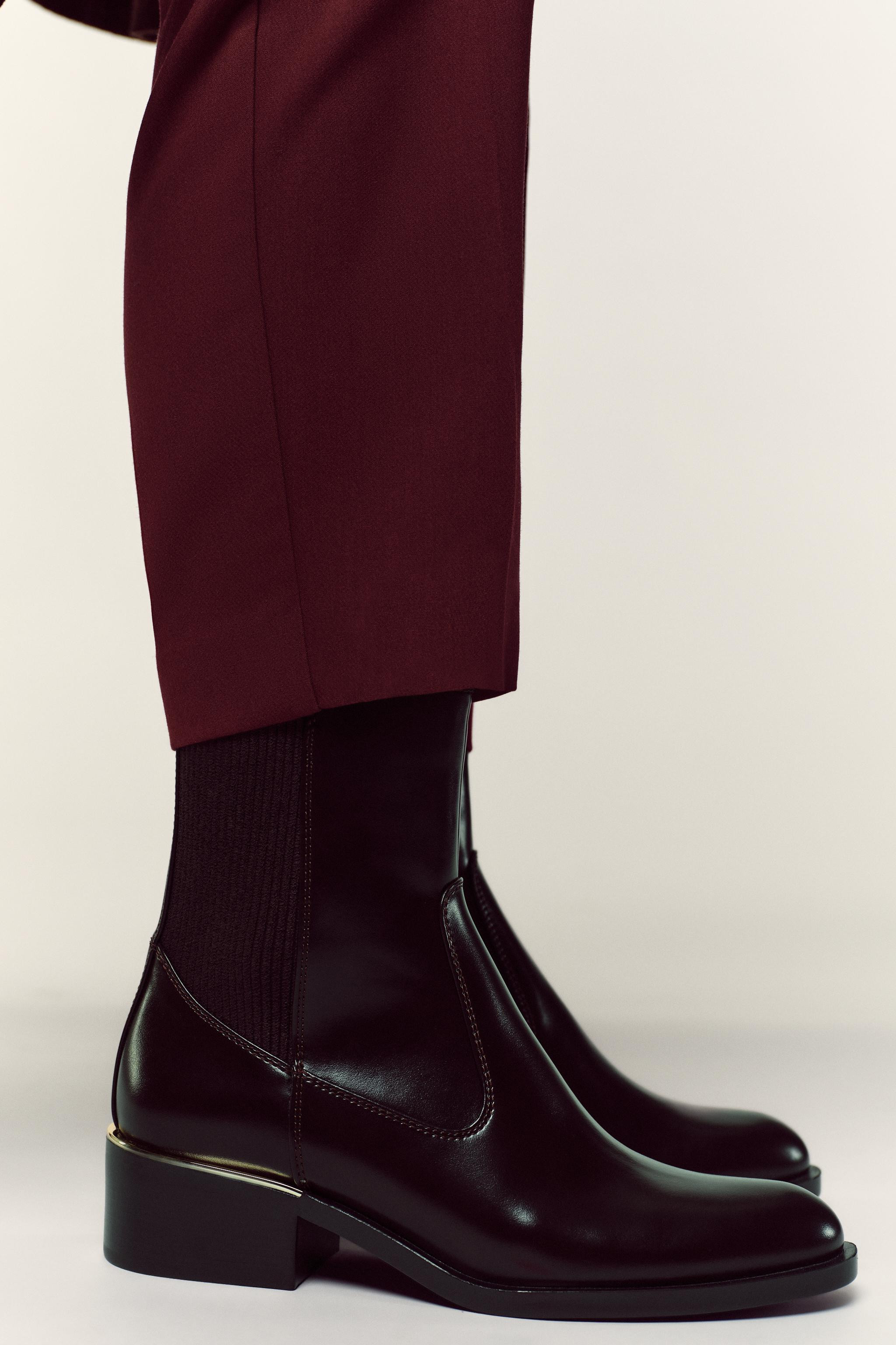 FLACHE STIEFELETTE MIT METALL-DETAIL | Zara DE