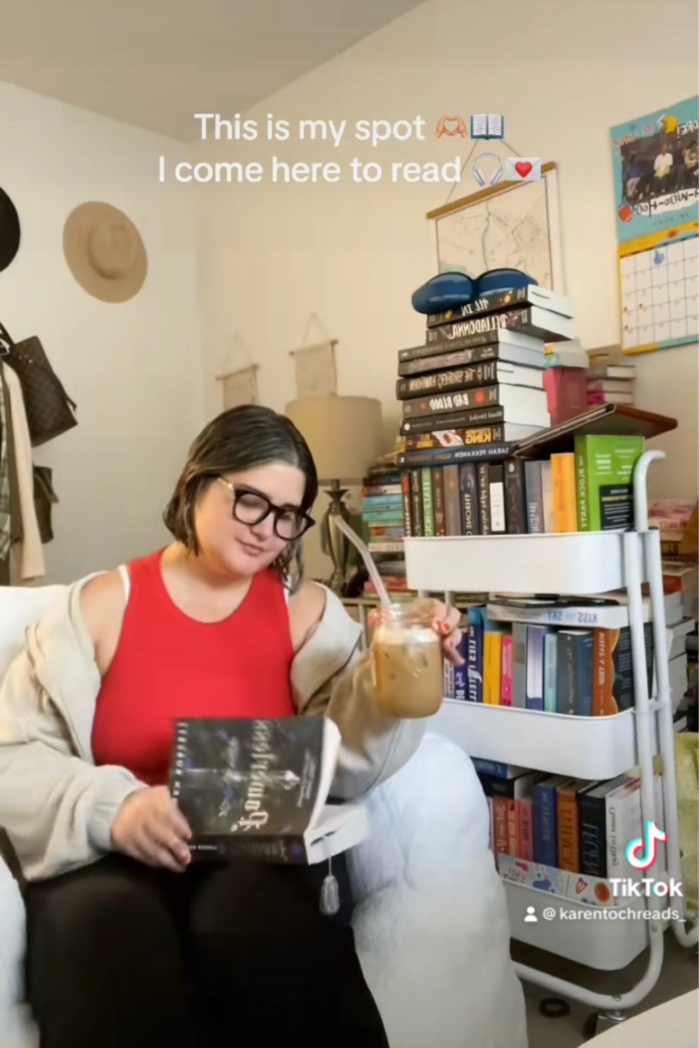 This is my cozy reading spot🫶🏼🤓

#LTKHoliday #LTKU #LTKSeasonal