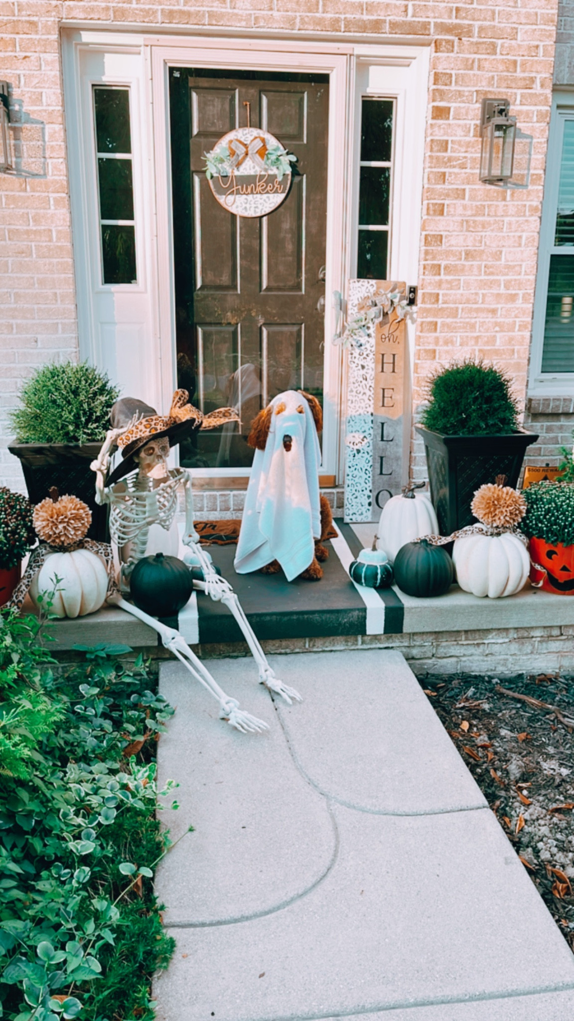 who ya gonna call?! GHOSTBUSTERS 👻🧡🖤🎃

I caved and I decorated for HALLOWEEN early today! Luna was the FRIENDLIEST GHOST we know and looked so BOOtiful on our porch 👻🧡🖤

Halloween 
Halloween Decor 
Fall 
Home Decor 



#LTKSeasonal #LTKHoliday #LTKHalloween