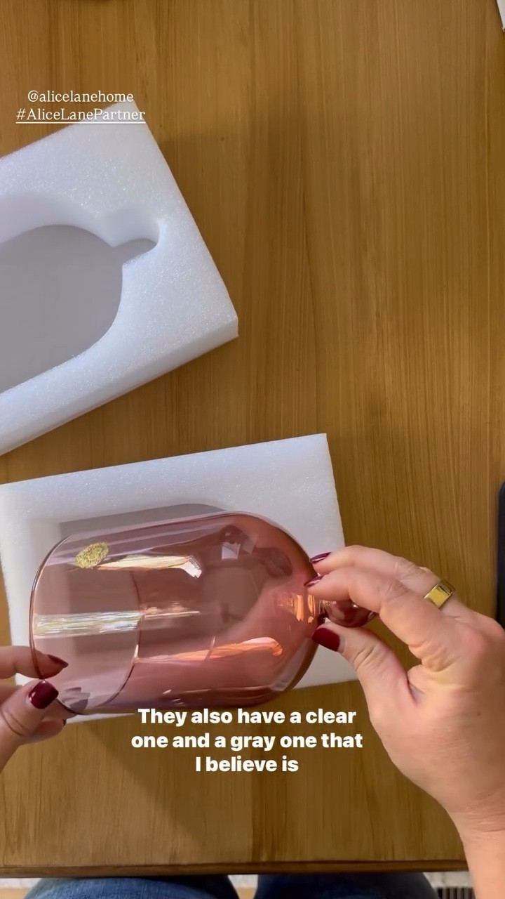 Unboxing some goodies from @alicelanehome Obsessed with this glass cloche in Spice - perfect for the fall season!
#AliceLanePartner

#LTKSaleAlert #LTKHome #LTKFindsUnder50