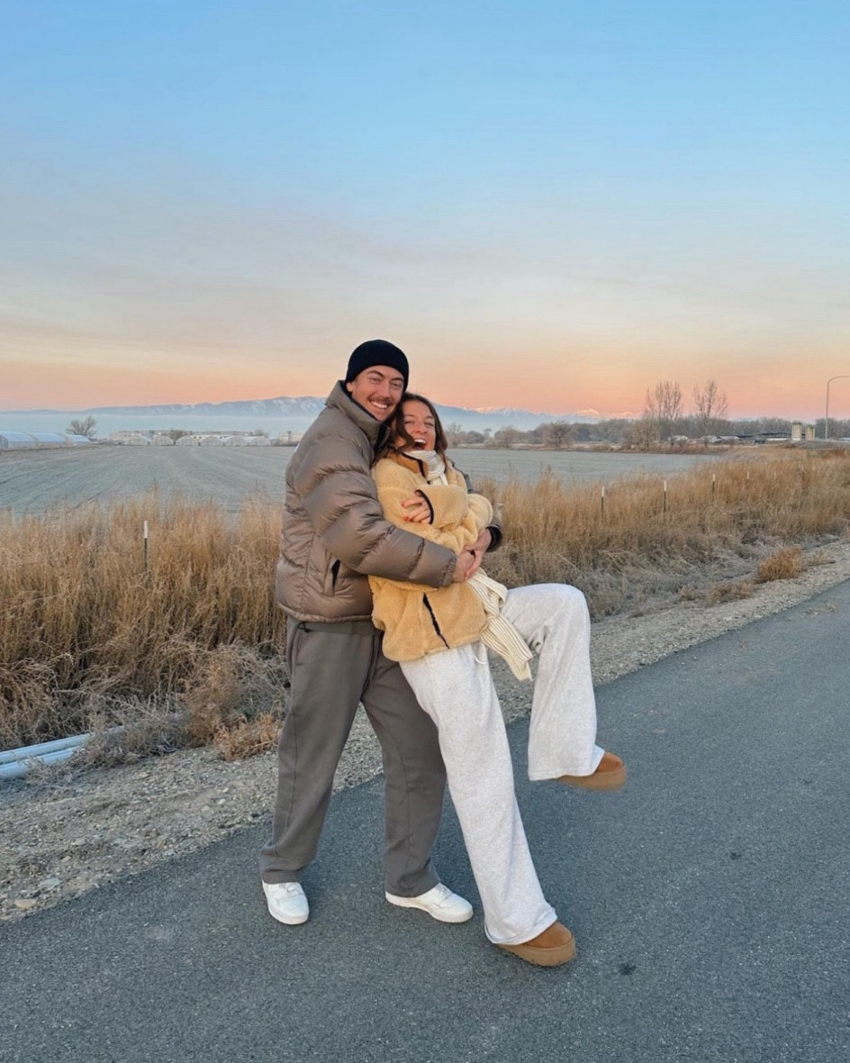 comfy casual winter outfits perfect for traveling:) 

winter outfits, holiday outfits, cold weather outfits, puffer jacket, sweatpants, men’s sweatpants, Ugg platform minis, North Face 

#LTKSeasonal #LTKtravel #LTKHoliday