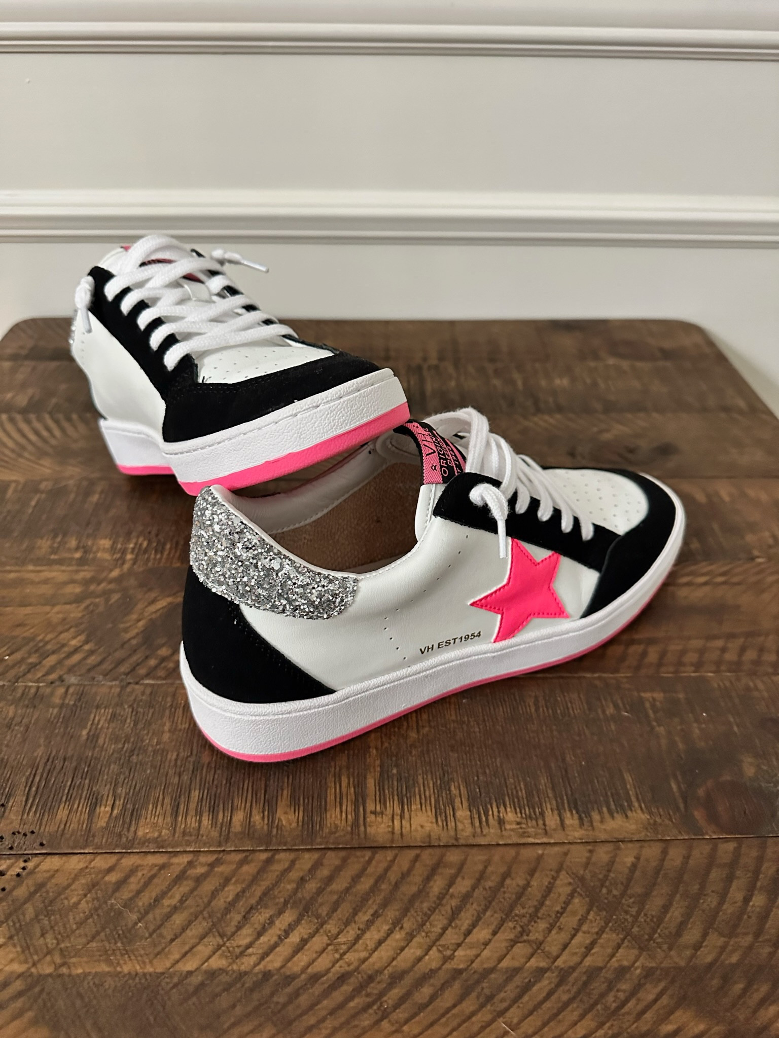 Vintage Havana sneakers - my go to for game day! 

vintage havana, sneakers, fashion sneakers, pink neutral sneakers, college football outfit 

#LTKstyletip #LTKshoecrush #LTKworkwear