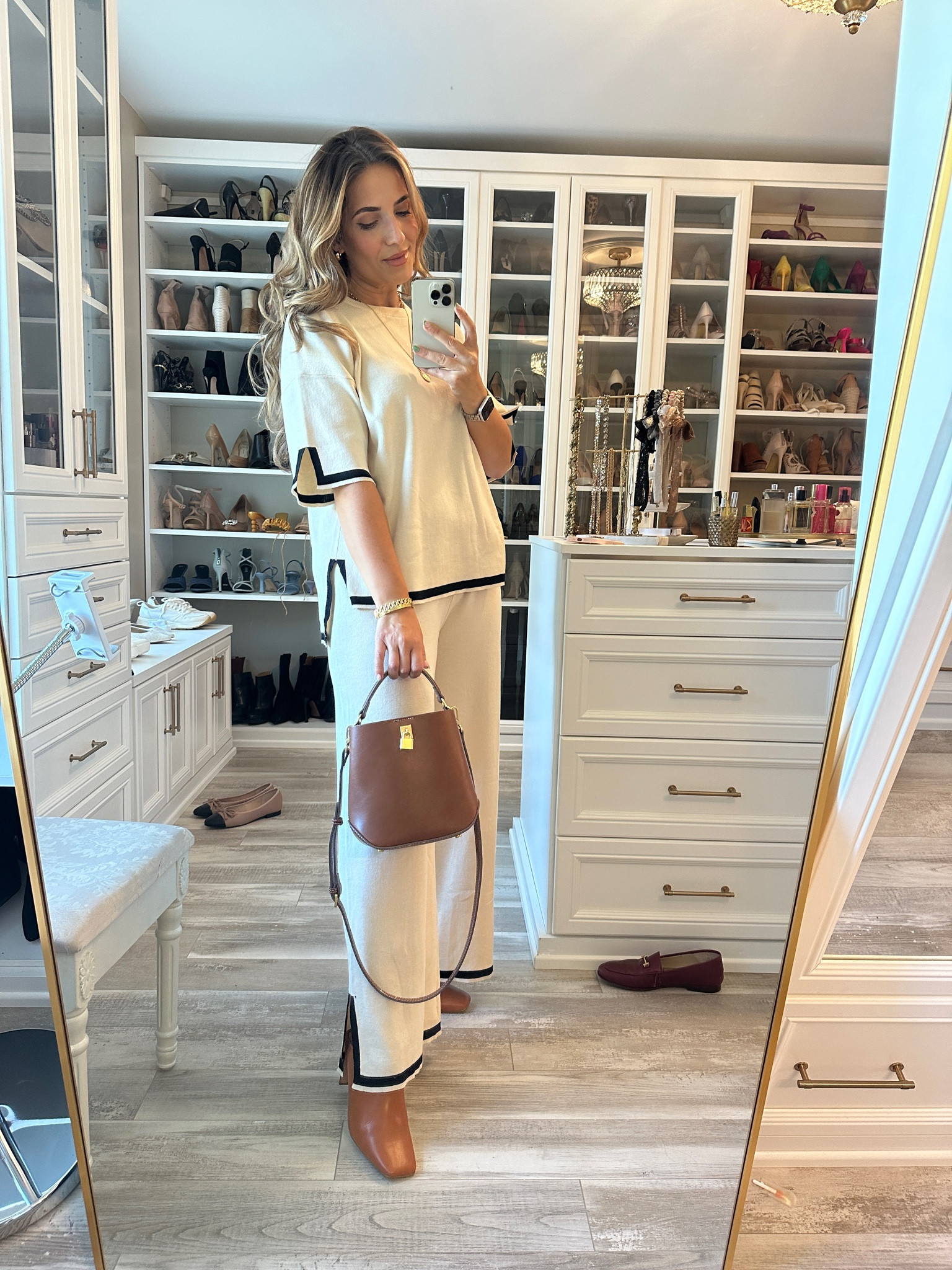 Casual and so comfy! 

#LTKSeasonal #LTKfindsunder100 #LTKfindsunder50