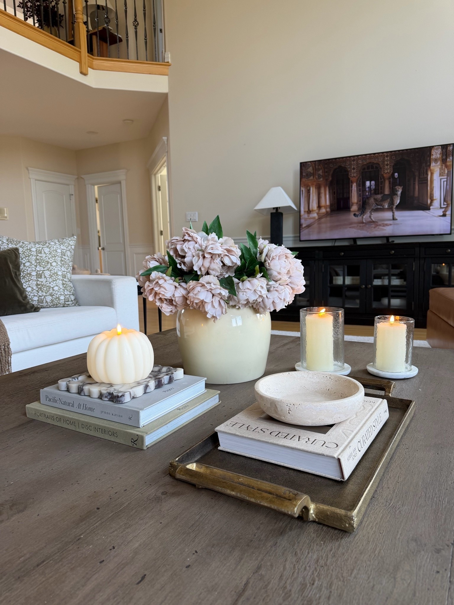 Fall coffee table styling 🍂✨

#LTKHome #LTKSeasonal