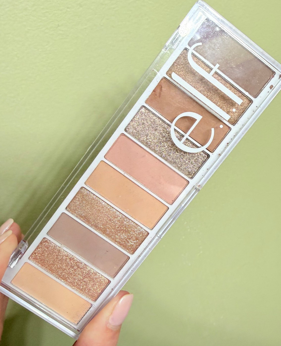 You don’t need to spend $$$ for that soft glam eye 👀

Found a palette that gives the same neutral, everyday vibe as the high-end ones… and I’m honestly impressed 🤎

The blend, the tones, the finish — it’s giving effortless, clean girl makeup every time ✨

Saving this one for everyday looks 🙌🏼
Linked in my LTK 🛍️


#LTKBeauty #LTKgrwm #LTKSaleAlert