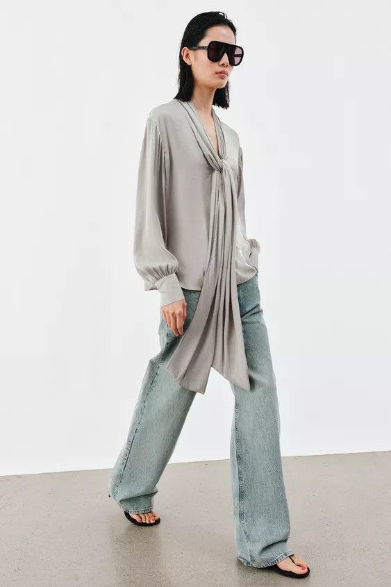 BLUSE MIT V-AUSSCHNITT UND SCHLEIFE ZW COLLECTION | Zara DE