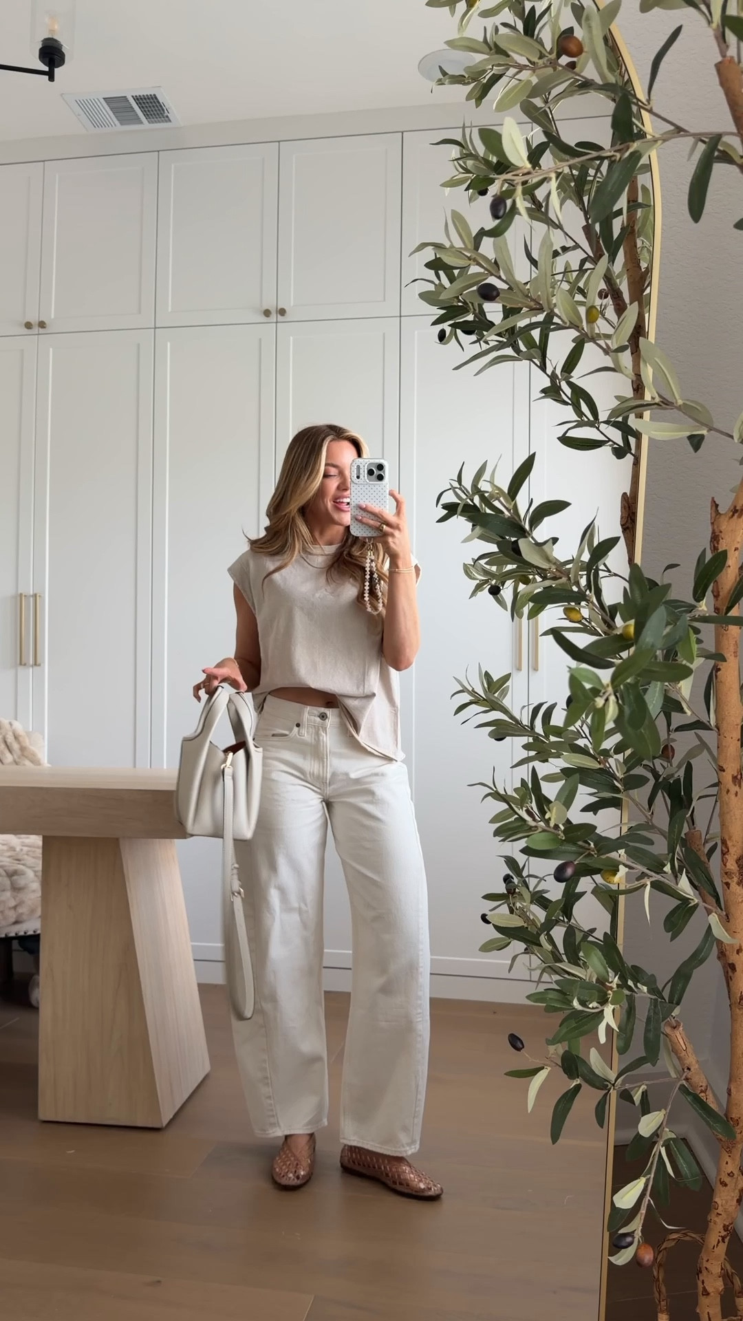 loooove these jeans. wearing a 24 regular length (5’3) // small in the top