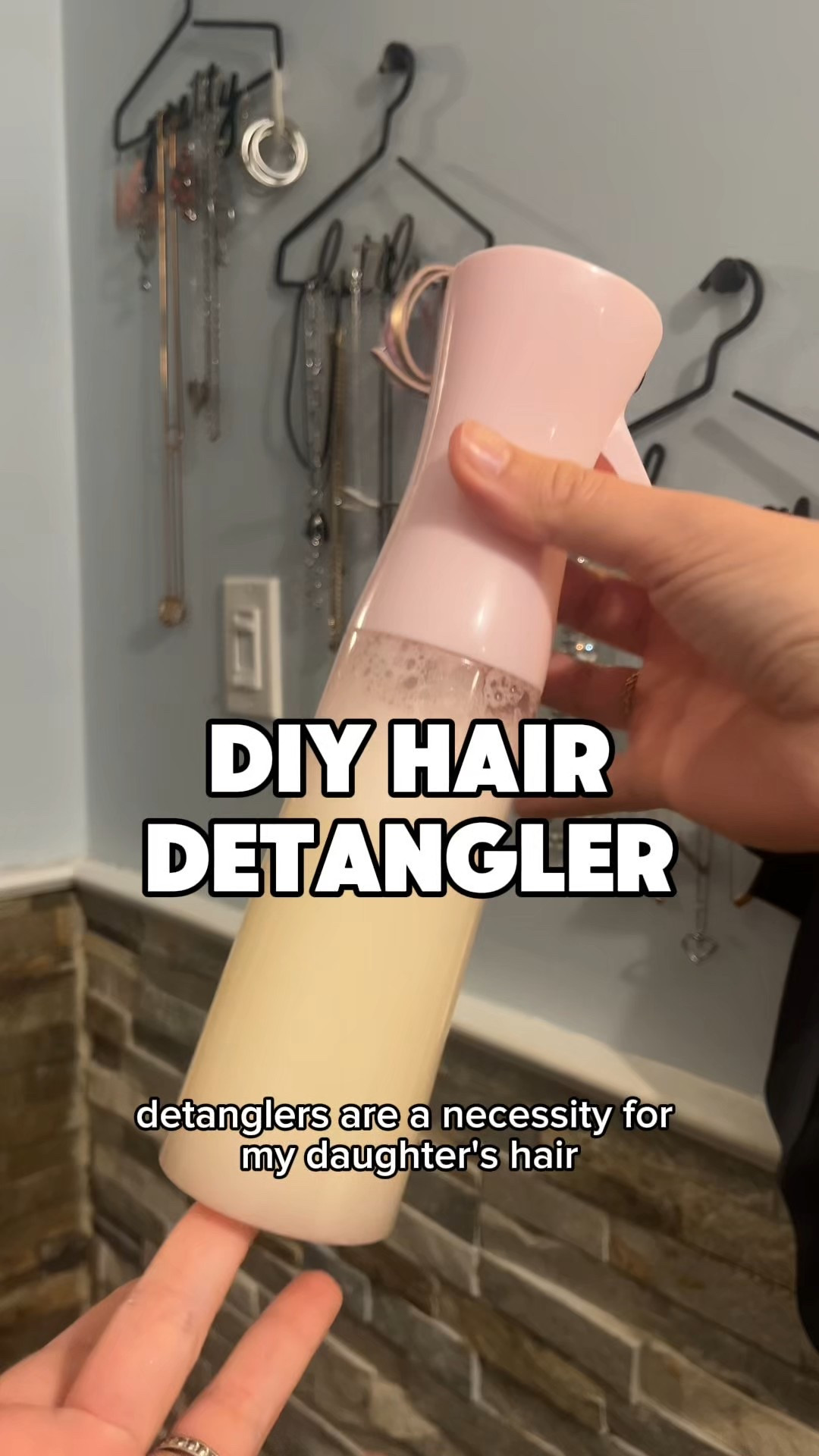 ✨DIY HAIR DETANGLER SPRAY✨
The easiest (and best!) recipe for tangle-free mornings - gentle enough for you AND your little one 💁🏼‍♀️👧🏼

Ingredients:
	•	½ cup distilled or filtered water
	•	1 tsp gentle conditioner (sulfate-free if possible)
	•	1 tsp aloe vera gel (for moisture + slip)
	•	Optional: 1–2 drops of a light oil (jojoba or fractionated coconut)

Directions:
1️⃣ Warm the water slightly and add the conditioner.
2️⃣ Stir or shake until blended.
3️⃣ Add aloe (and oil if using), then pour into a spray bottle.
4️⃣ Shake before each use and mist lightly on damp or dry hair.
5️⃣ Comb gently from ends to roots for smooth, soft hair.

💡Tips:
	•	Use within 1–2 weeks for freshness.
	•	Keep it simple - your hair (and your mornings!) will thank you.

Follow @gratefulheartcollective for more easy, family-friendly DIYs + everyday mom hacks 🌿💛

#DIYbeauty #NaturalHairCare #MomHacks #HealthyHair #CleanBeauty #AloeVeraHair #MomAndDaughter #GratefulHeartCollective