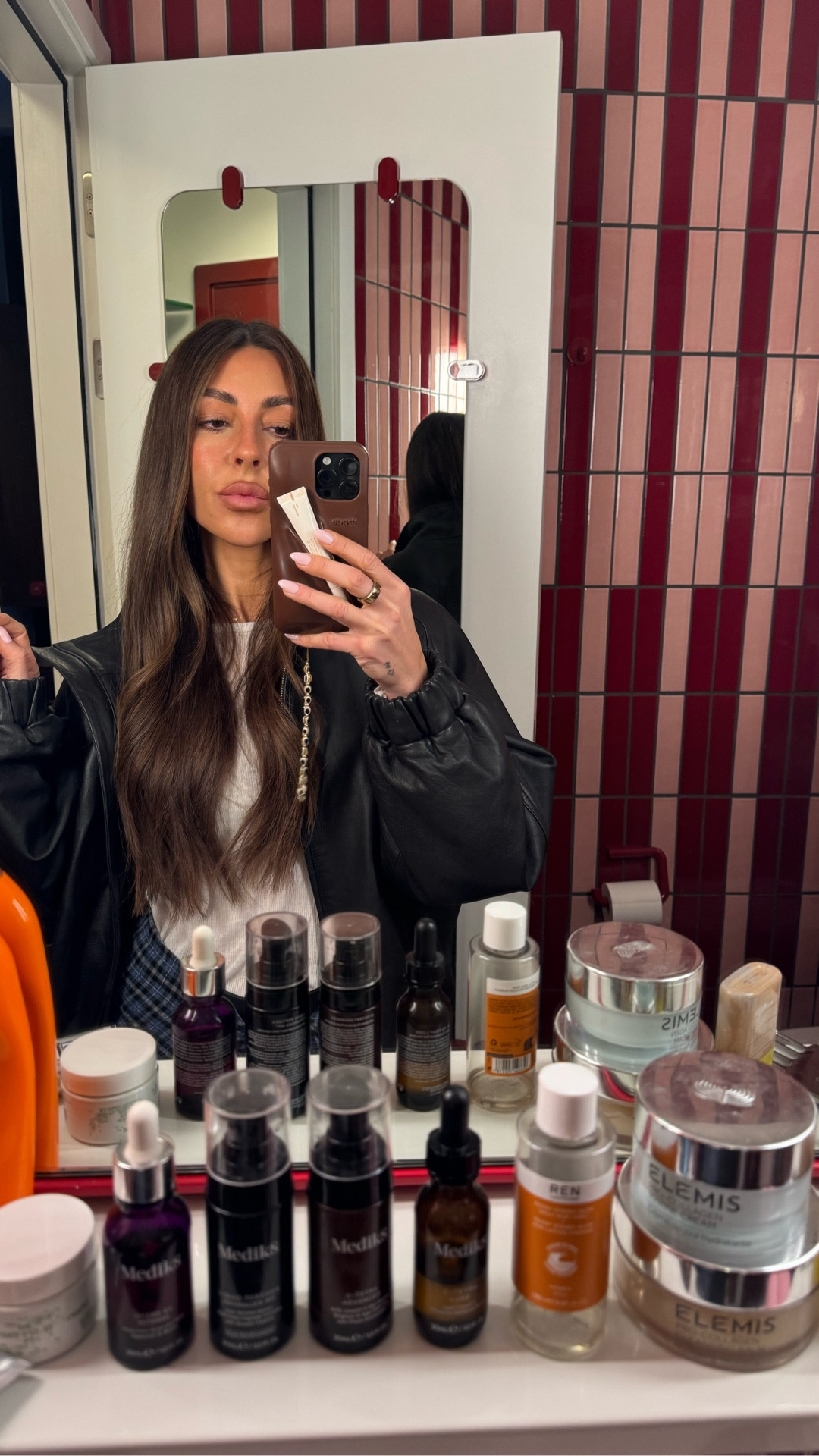 Never travelled light and that goes for my beauty routine too! 
Overnight beauty essentials for a night away in London 🫶🏼 Sadly my REN toner is holding on for dear life 😢 