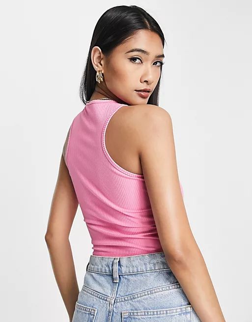 ASOS DESIGN – Geripptes Oberteil in Rosa mit kurzem Schnitt und Racer-Ausschnitt | ASOS | ASOS (Global)