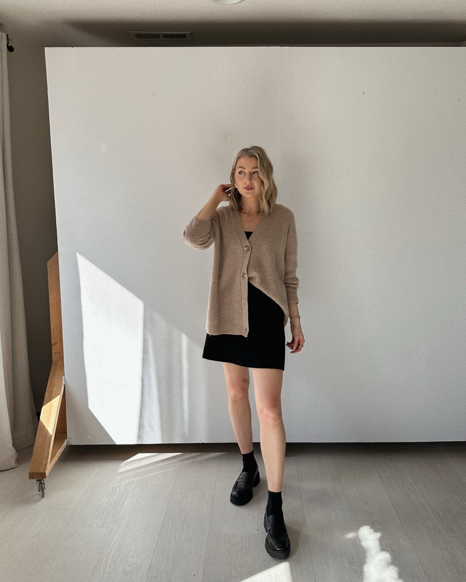 A winter-to-spring outfit with some of my favorite closet pieces! 🤎🖤