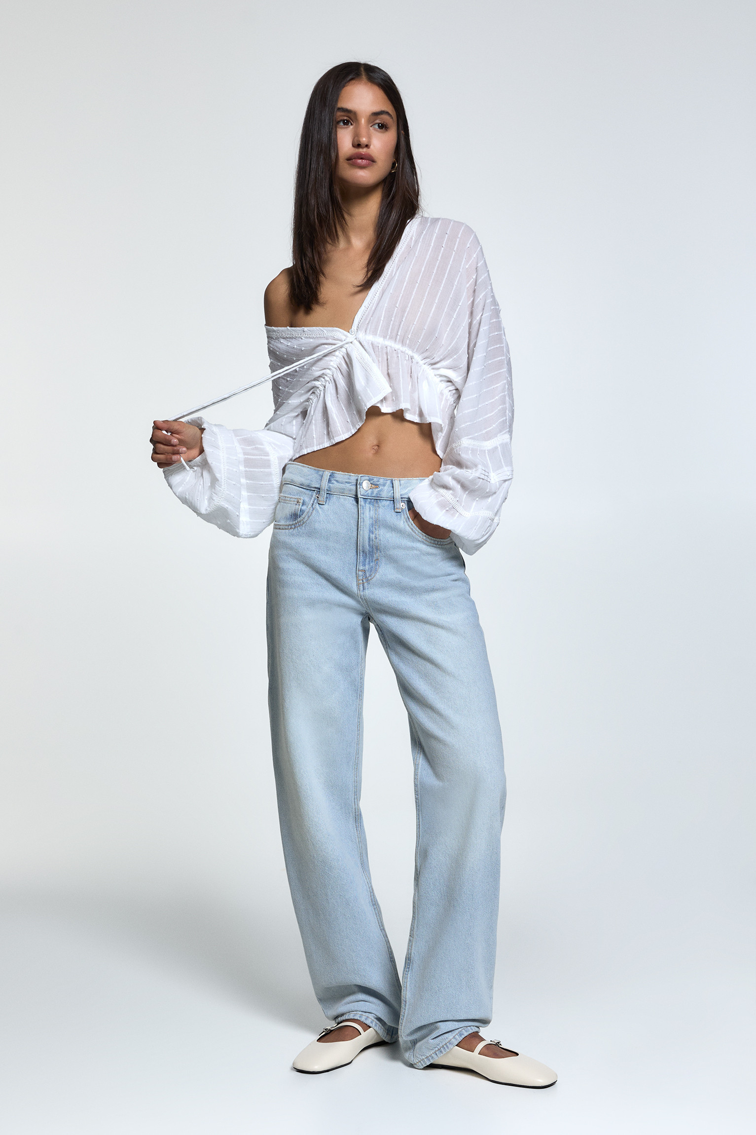 Straight-Leg-Jeans mit Mid-Rise-Bund | PULL and BEAR DE