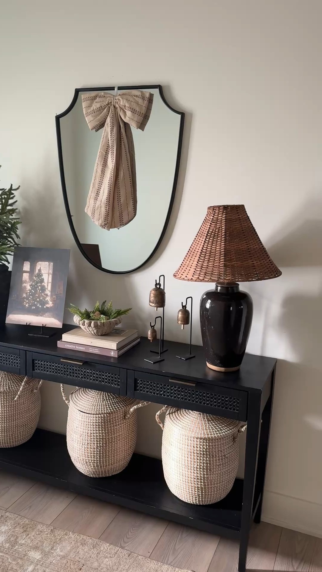 Console table and lamp

#LTKHoliday #LTKFamily #LTKHome