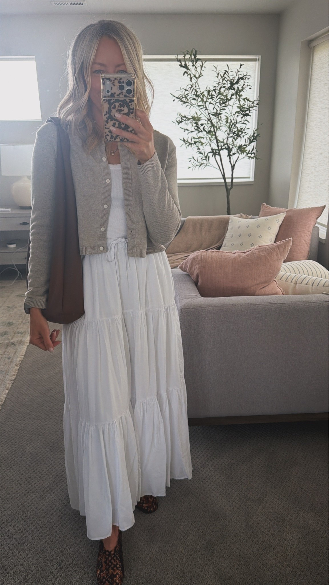 Grabbed this cropped Aritzia sweater again for date night with Ryan. Wearing a small. 

The skirt is Splendid and I linked a look for less, along with the shoes and a similar bag. 😘