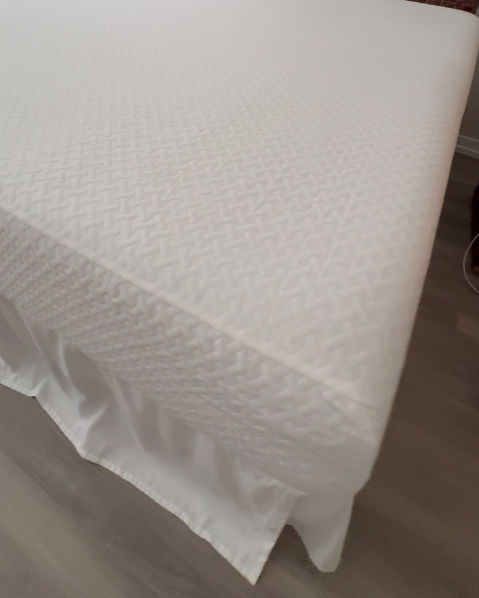 Shop Early Black Friday Deals on Wayfair! Making my bed this morning and snapped pics , video, and even measured the dimensions for you to be a more informed and smart shopper. My mattress inside king “Wayfair Sleep 14" Plush Cooling Gel Memory Foam Mattress” made By Wayfair Sleep™
Rated 4.5 out of 5 stars.
1906 Reviews! Pretty good !!
	•	Mattress Feel: Thick memory foam and quick-response foam provide a comfortable and supportive sleeping experience.
	•	Mattress Profile: 14-inch profile suitable for various sleeping positions and room types.

Bed in a box delivery is also amazing for college students LTKU university  college campus liiing upgrade. 

#wayfair #wayfaircreator @wayfair

#LTKHome #LTKU #LTKSaleAlert