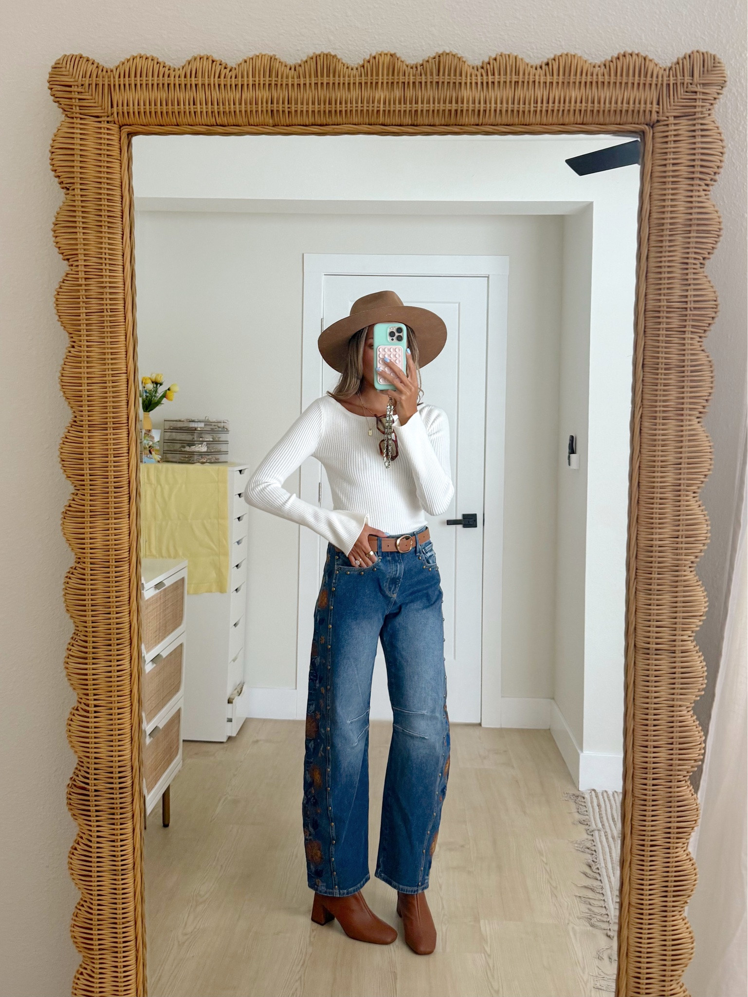 comfy casual fall outfit ideas🍂🤎 wearing an XS in tsweayers and tops and 24 / 00 regular in jeans

#LTKootd