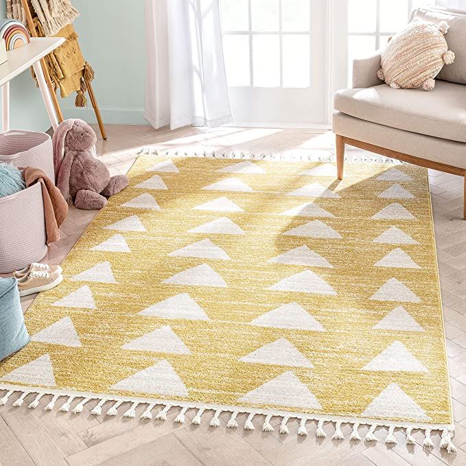 Well Woven Tango Yellow Geometric Triangle Pattern Stain-Resistant Area Rug 5x7 (5'3" x 7'3") | Amazon (US)