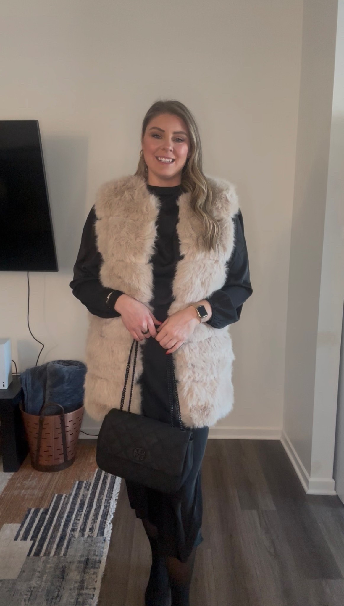 Styling this faux fur vest, I’m obsessed with this outfit!

#LTKMidsize #LTKPlusSize