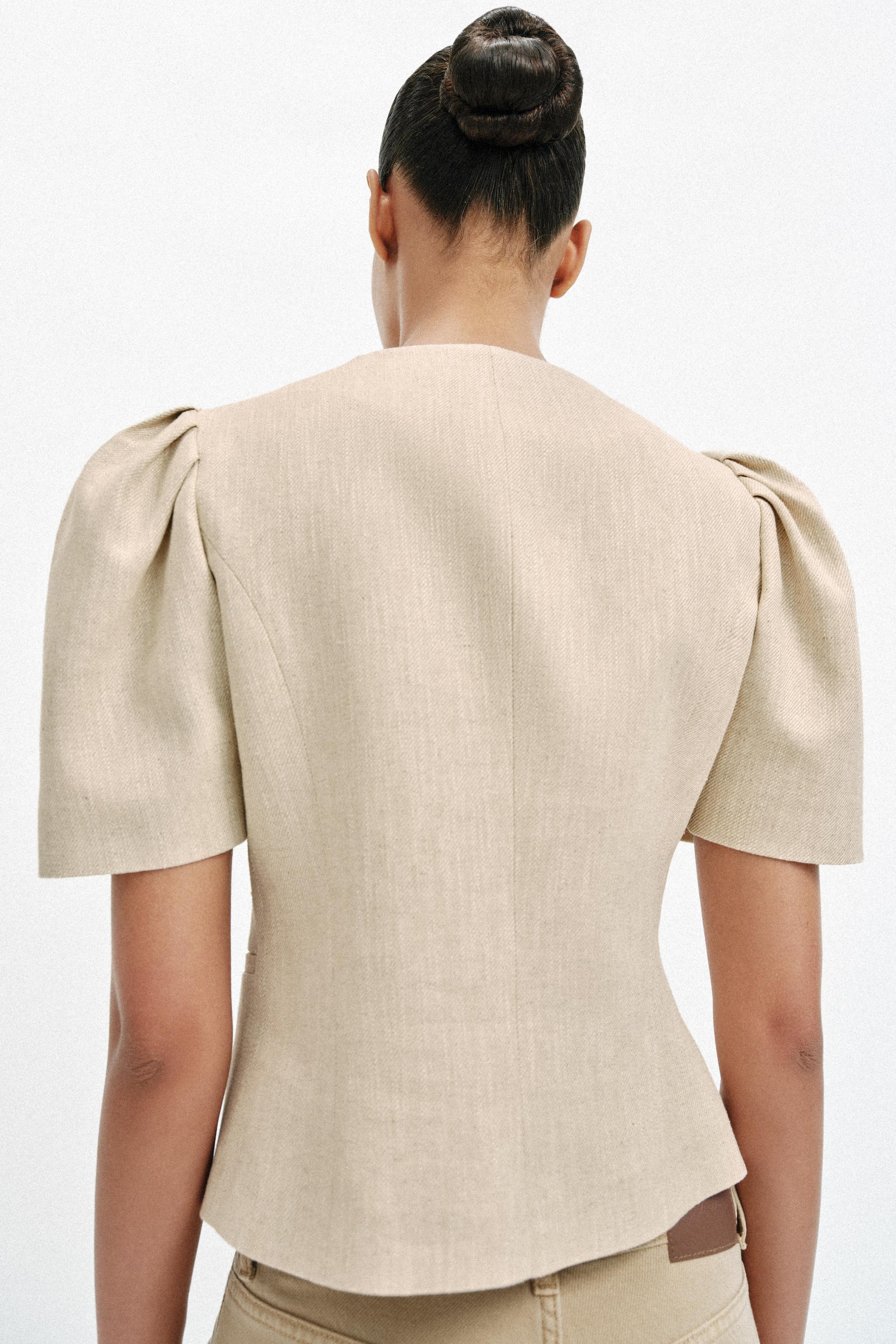 BLAZER MIT GEBAUSCHTEN KURZARMELN | Zara DE