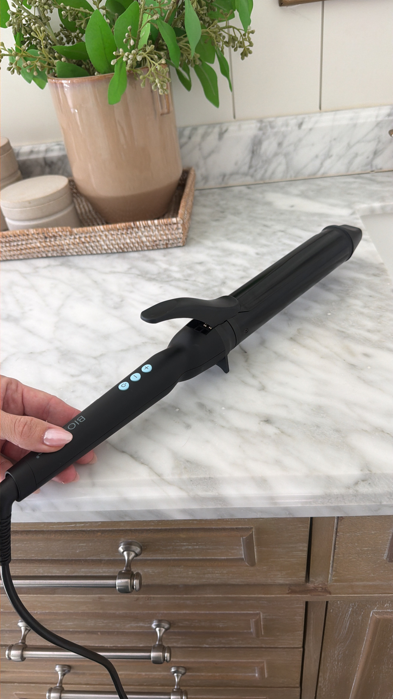 Quick easy curls with my fave curling iron 🌀 I use the 1.5 size!

beauty finds, amazon finds, curling iron, hair styling, hair routine, britt horton 

 #LTKBeauty