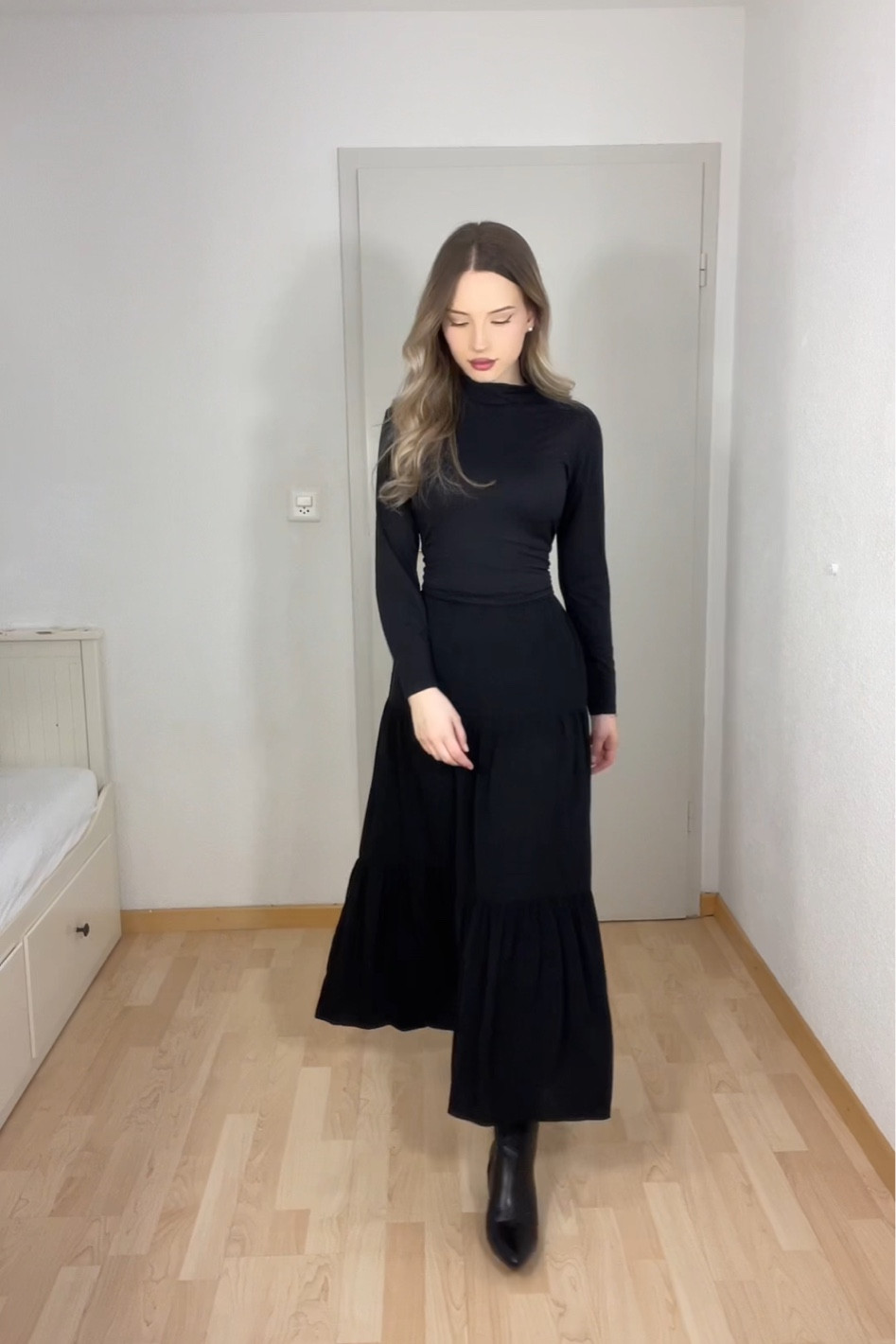 #modestoutfits #christianoutfits #modesty #maxiskirt #turtleneck #allblackoutfit 