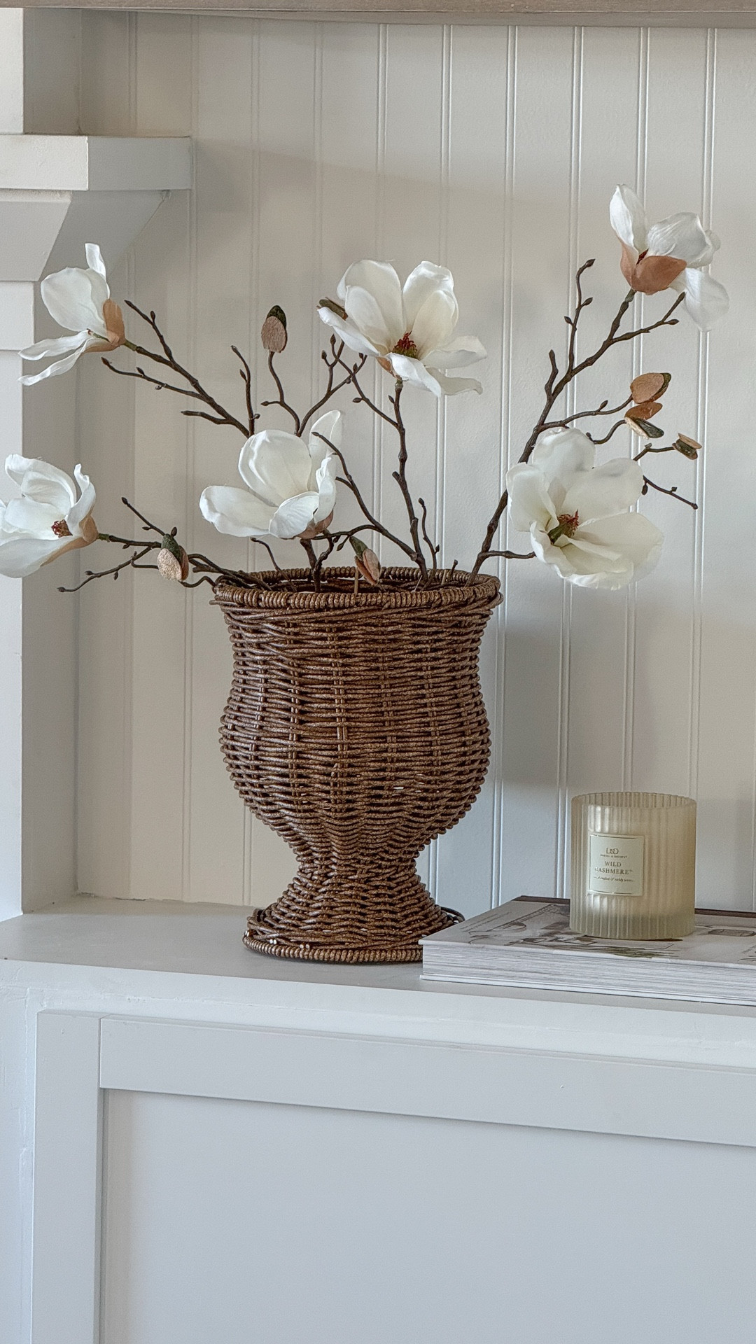 I just received this lady! This new woven planters line are gorgeous!! I couldn't resist it and ordered this small one with some faux magnolias, perfect for year round. 

.
.
.
.
.
.
#homedesign #homedecor #homereset #homestyling #walmart