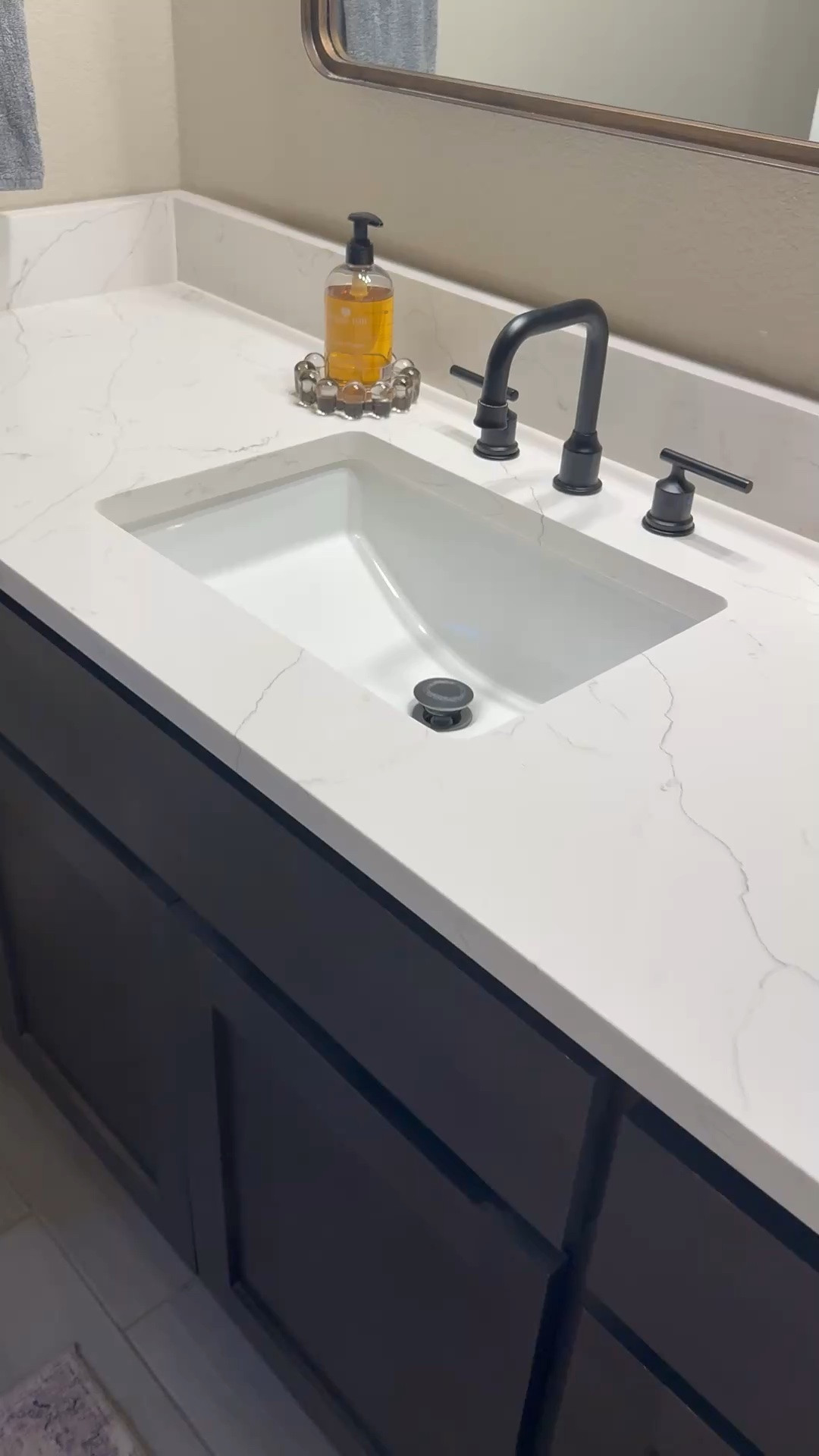 New home obsession: the bubble dish! Comes in 3 colors and 2 sizes. The perfect little pick me up for your powder bath, coffee table, entry table…anywhere! It’s a fantastic gift or sussie too!