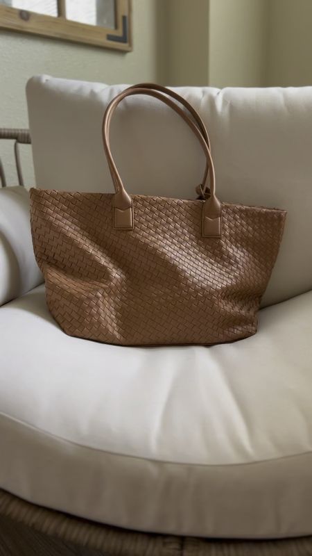 Love this designer lookalike tote bag! 

#LTKFindsUnder50 #LTKItBag #LTKStyleTip