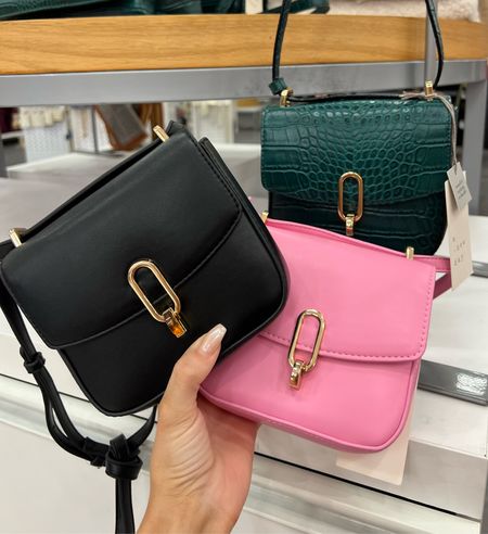 NEW mini crossbody bags! Love these! Also comes in a larger style as well 😍

Target Style, Fall Fashion, Fall Trends, Sherpa, Fall Bags 

#LTKitbag #LTKSeasonal #LTKU