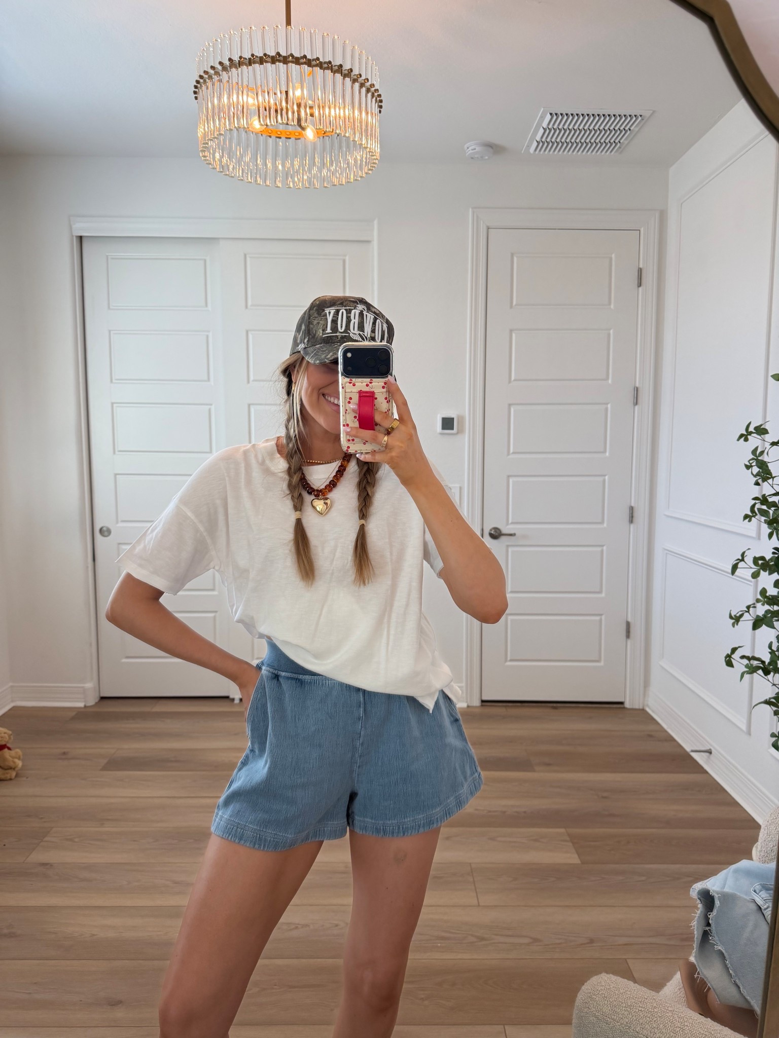 Cute & comfy spring outfit! Wearing an XS in tee and small in shorts @Aerie 