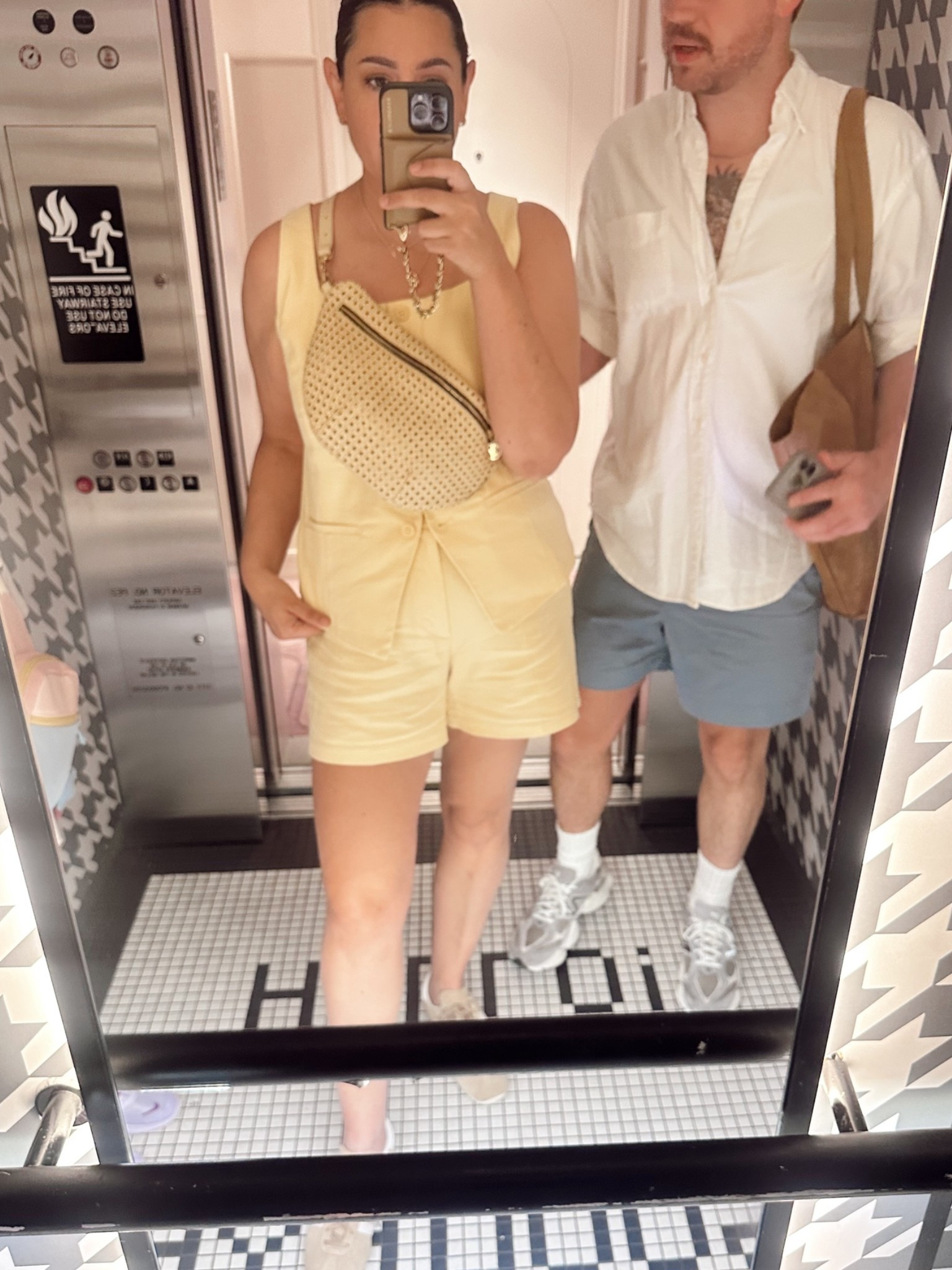 NYC Tourist fit 📸🧳

I’m wearing this super comfy lightweight @Spanx set! Both pieces in large but it runs big, loose fit for me.