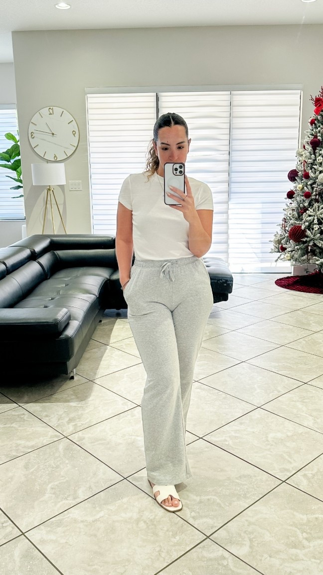 Comfort always 🩶

Wearing a size S in top/bottom
#target #casualwear #sweatpants #targetstyle #loungewear

#LTKmomlife #LTKFindsUnder50 #LTKgrwm