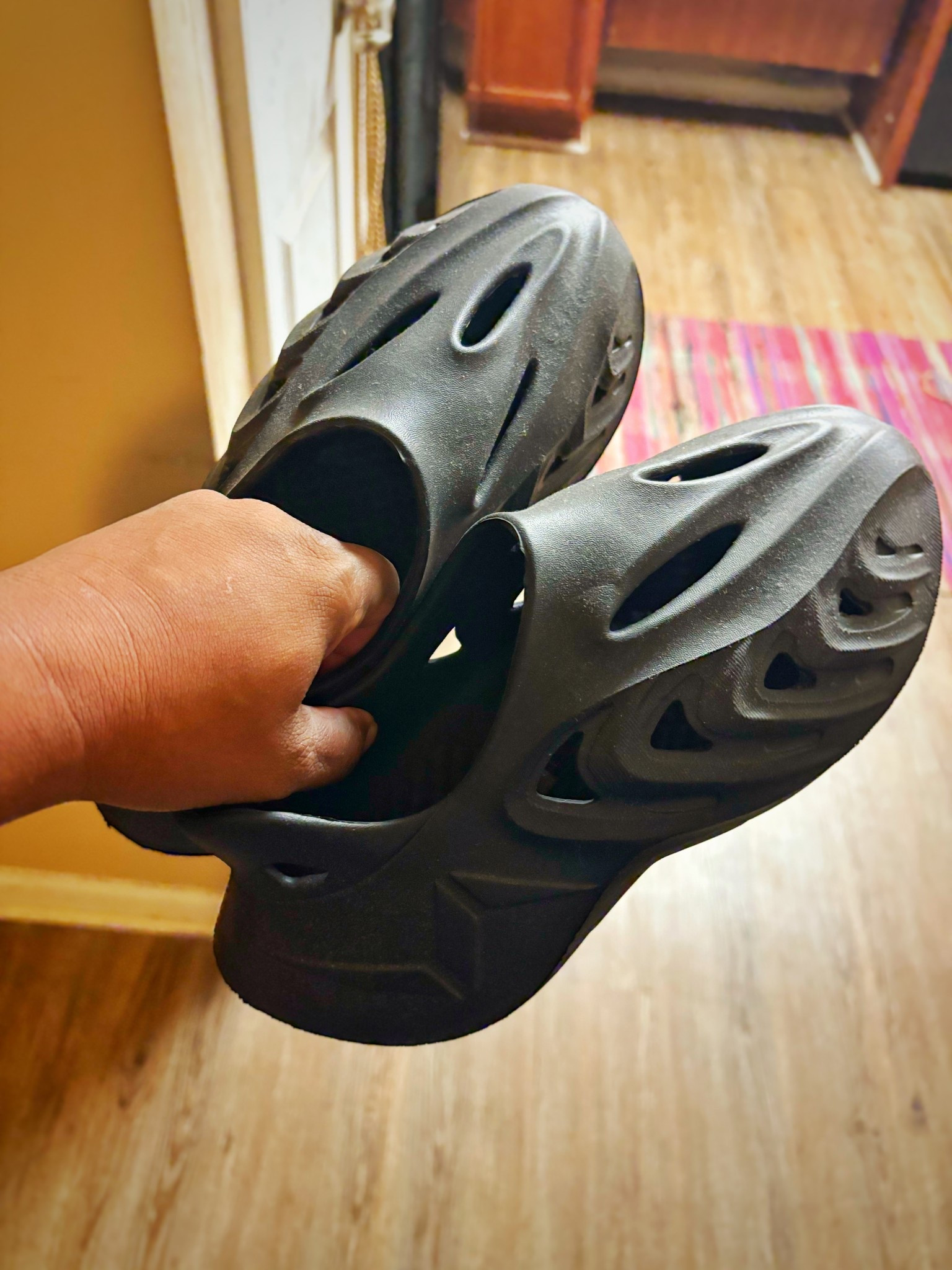 My Favorite Dupe Yeezy Foam Runners🖤

#LTKPlusSize #LTKShoeCrush #LTKOver40