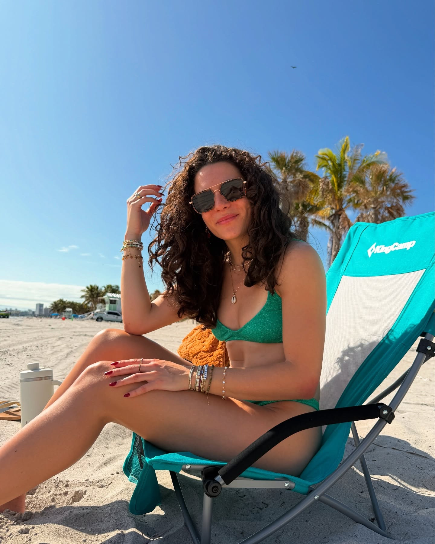 yes i do get my hair wet every time i go to the beach 🤭🌴