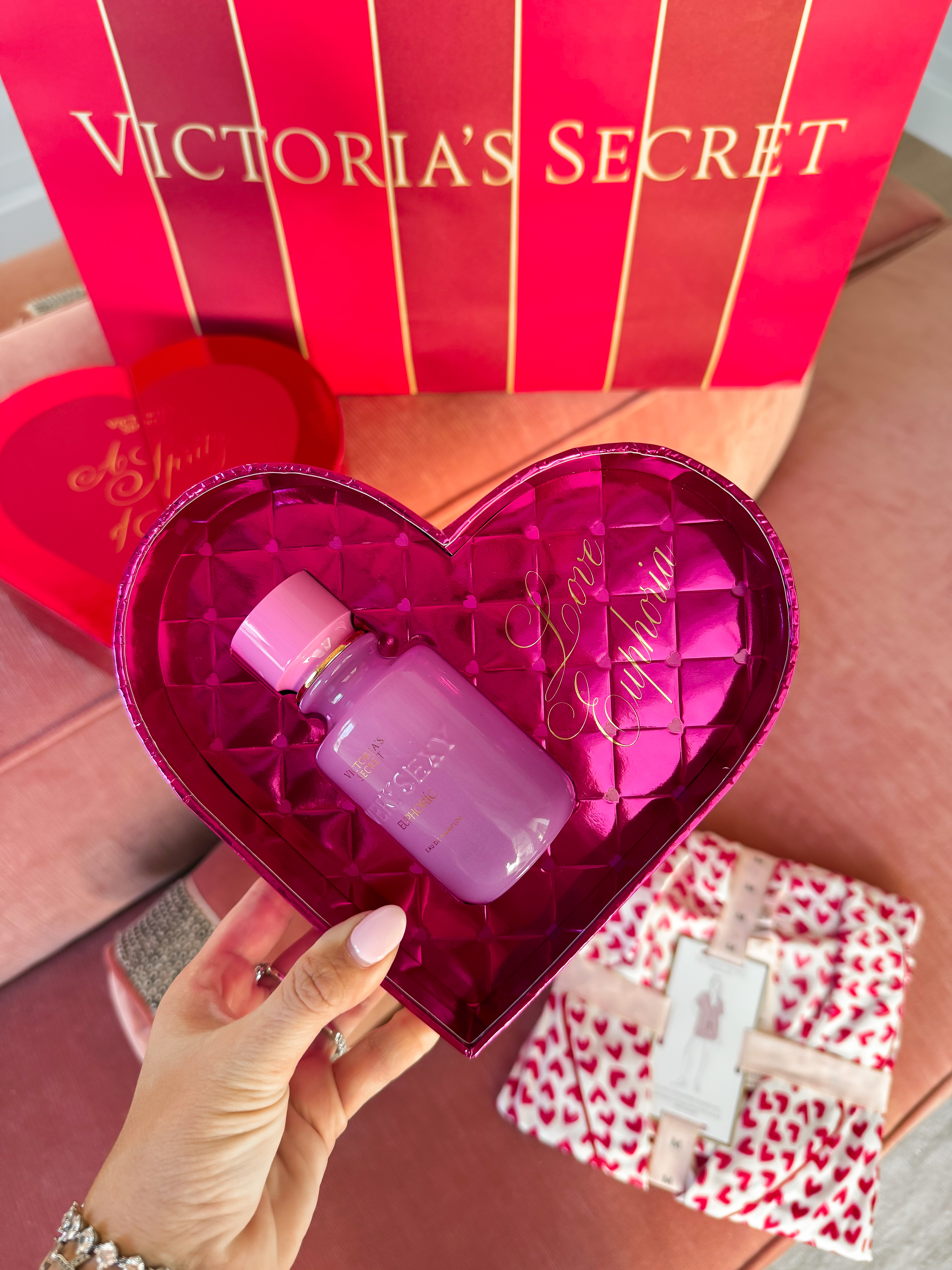 Shop my @victoriassecret Valentines Day favorites + use code LTK20 for 20% off and free shipping over $35 #VSPartner
 

 