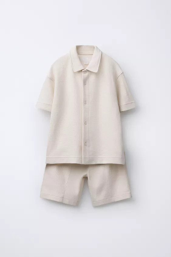 Two-piece set. Textured shirt with collared neckline and short sleeves. Front button closure. Ber... | Zara US