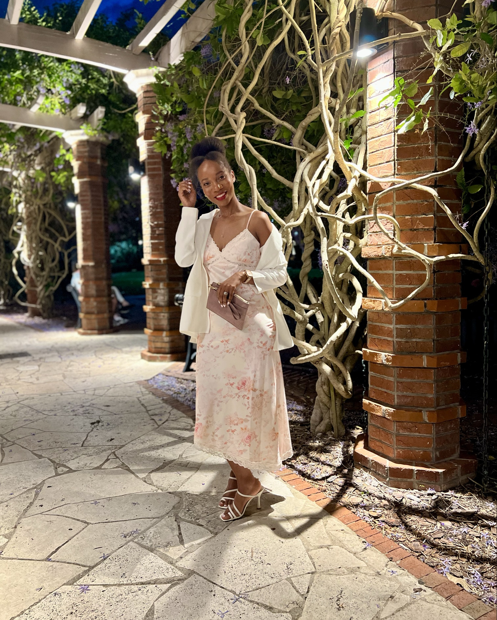 How cute is this floral dress? I'm 5’3, 125lbs, wearing an Xs.  Comfortable and sexy. Perfect for a date night!

#LTKSeasonal #LTKstyletip #LTKfamily