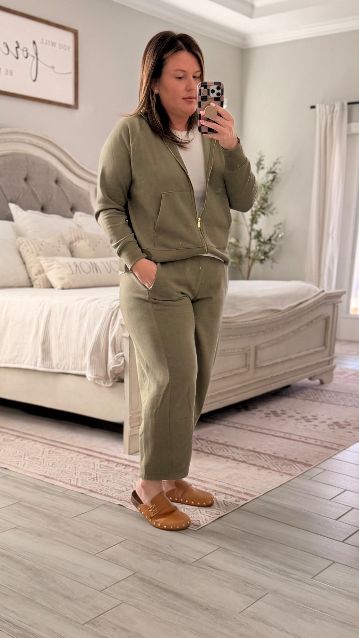 Walmart comfy finds! #walmart #midsize #traveloutfit #onthego #comfyoutfit #budgetfriendly

#LTKgrwm #LTKootd #LTKMidsize