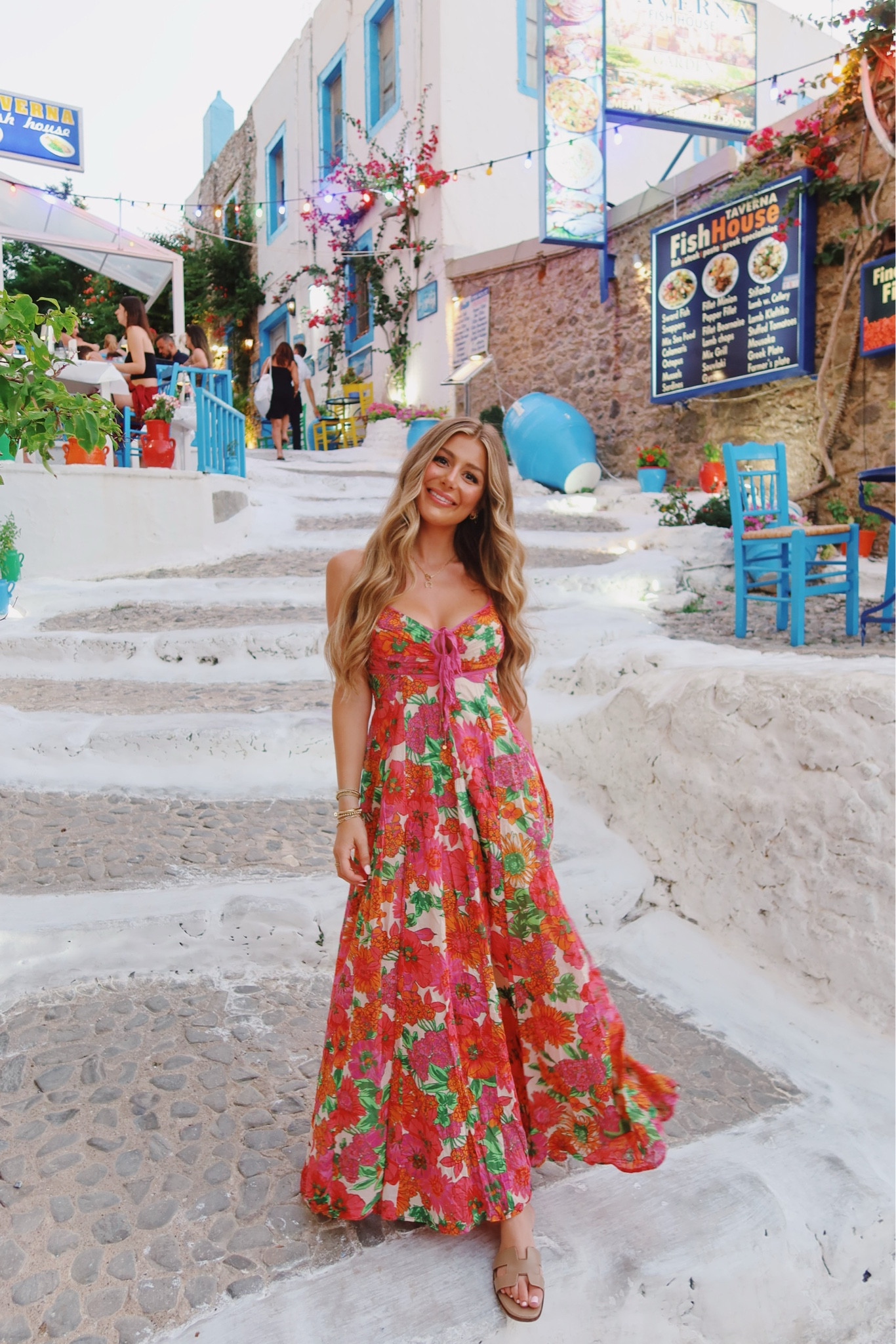 wearing an xs, this dress fits amazing! use code “CHLOE1000L” for $$ off! 
