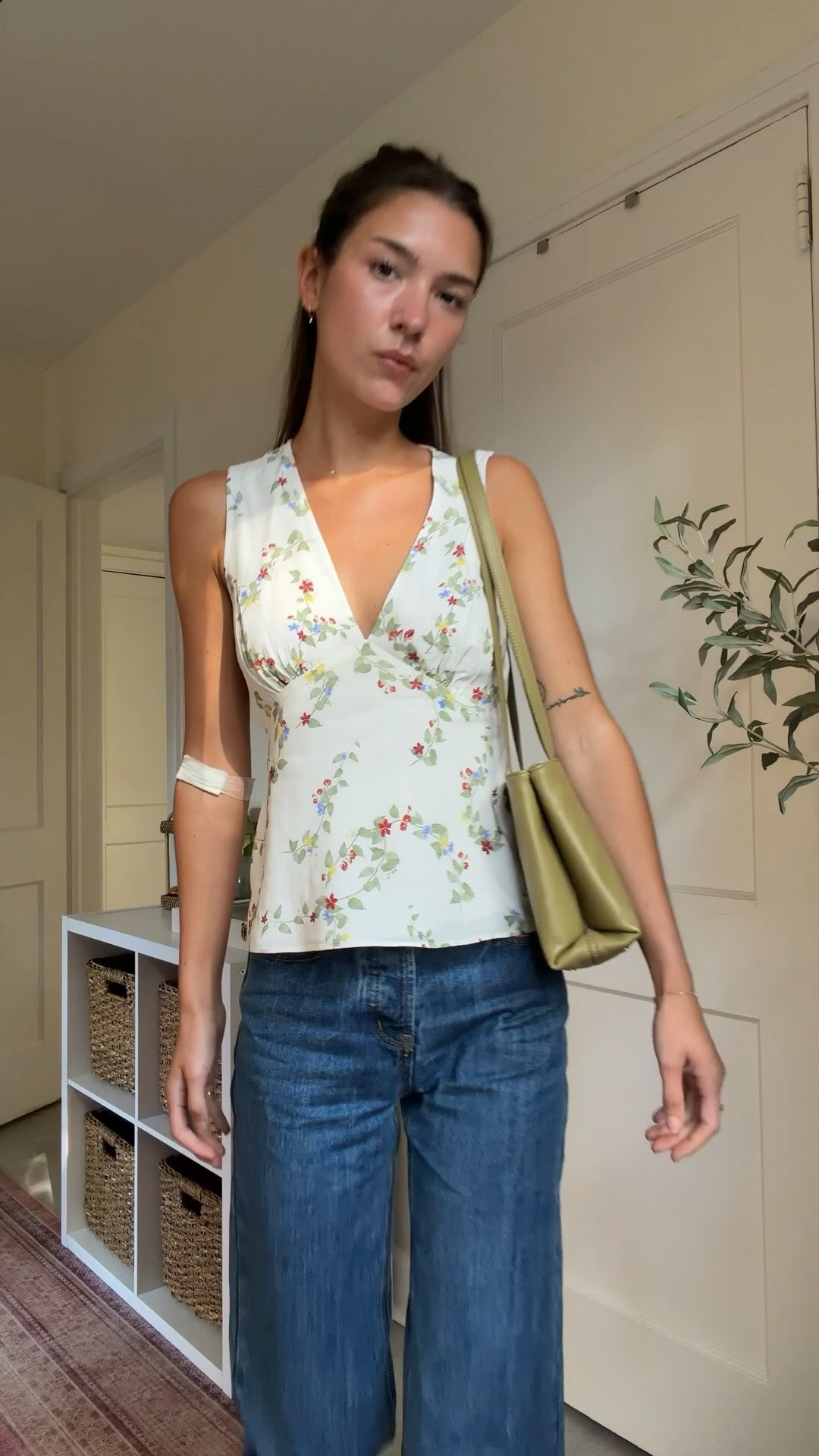 The perfect spring top!!! Wearing an xxs


#LTKootd #LTKSeasonal #LTKSpringSale