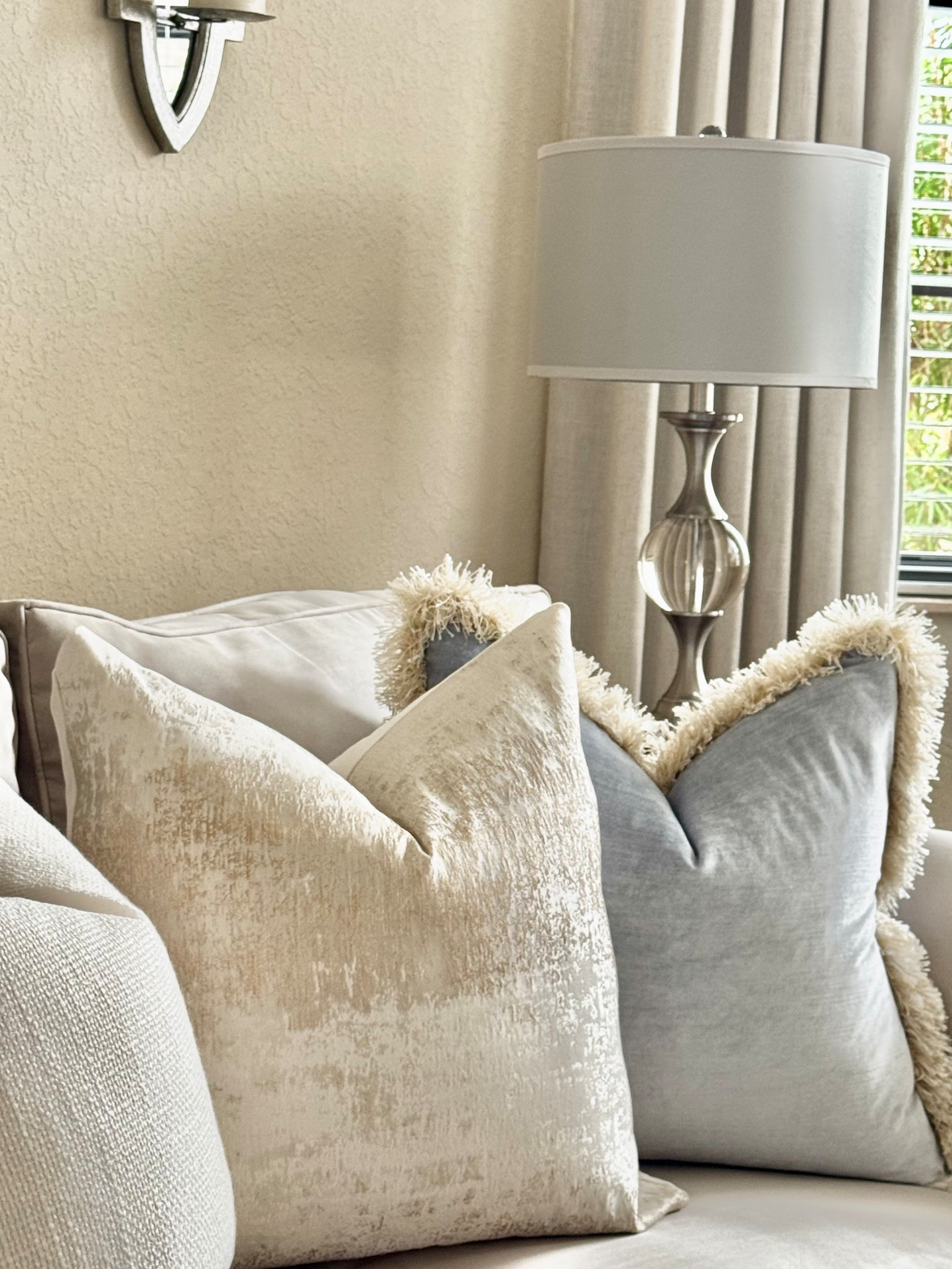 Beautiful textured throw pillow cover from Amazon! 

Home Decor | Living Room Decor | Timeless Decor | Transitional Decor | Transitional Modern Coastal Decor | Warn Neutral Decorr

#LTKHome