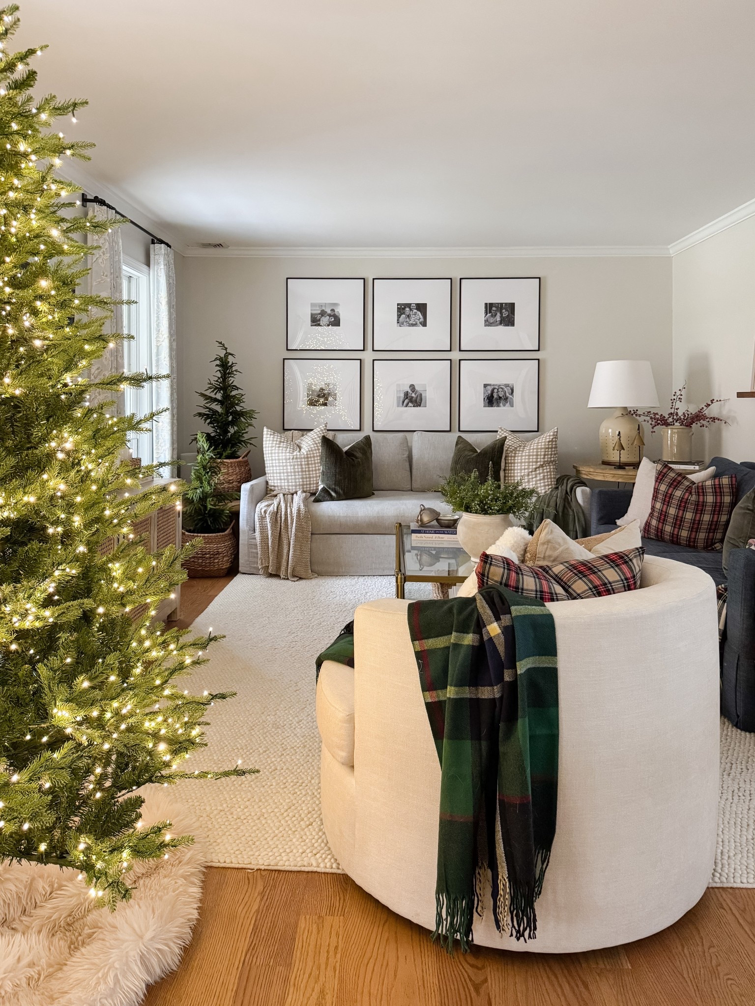 Coastal Living Room 

Holiday living room  Christmas living room styling  Home decor  Home  Home decor  Home favorites  Floral vase   Wall Art  Coastal home  coastal home decor  coffee table 

#LTKStyleTip #LTKHoliday #LTKHome