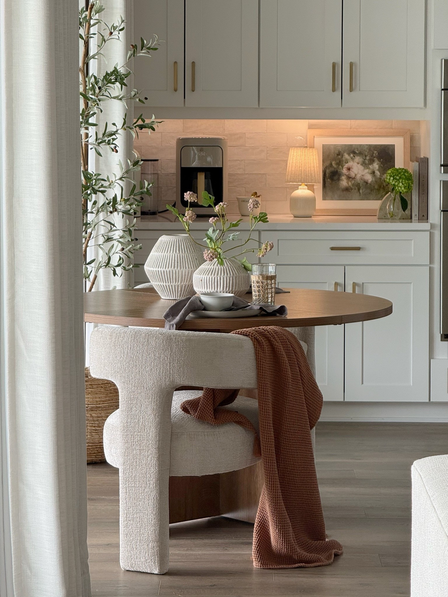 Kitchen nook reveal! 



#kitchennook #nook #homeinspo #cozycorner #kitcheninspo #kitcheninspo #kitchentable #diningtable #diningchairs #nooktable #summerdecor #coffeebar #wayfair
