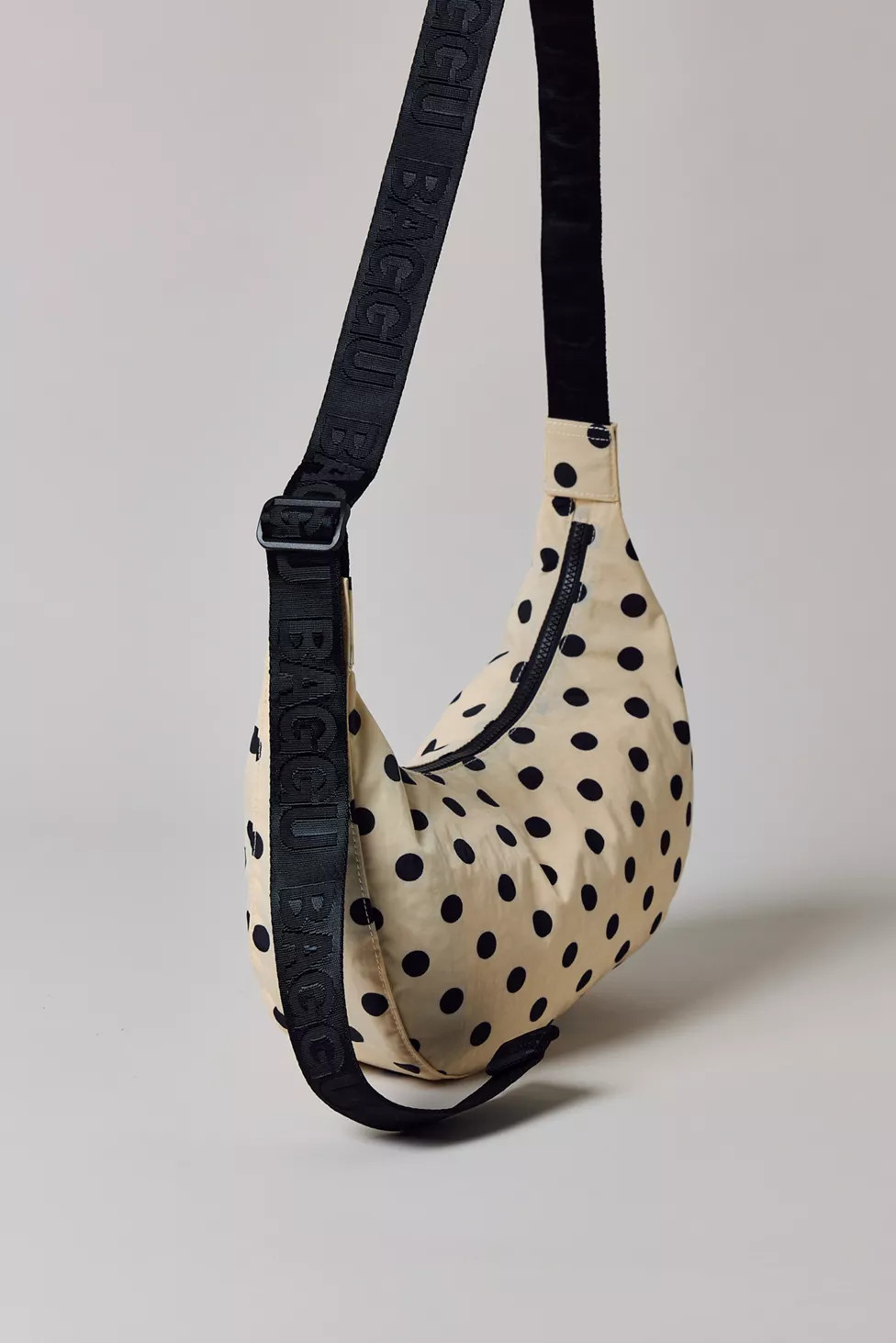 BAGGU Medium Nylon Crescent Bag | Urban Outfitters (US and RoW)